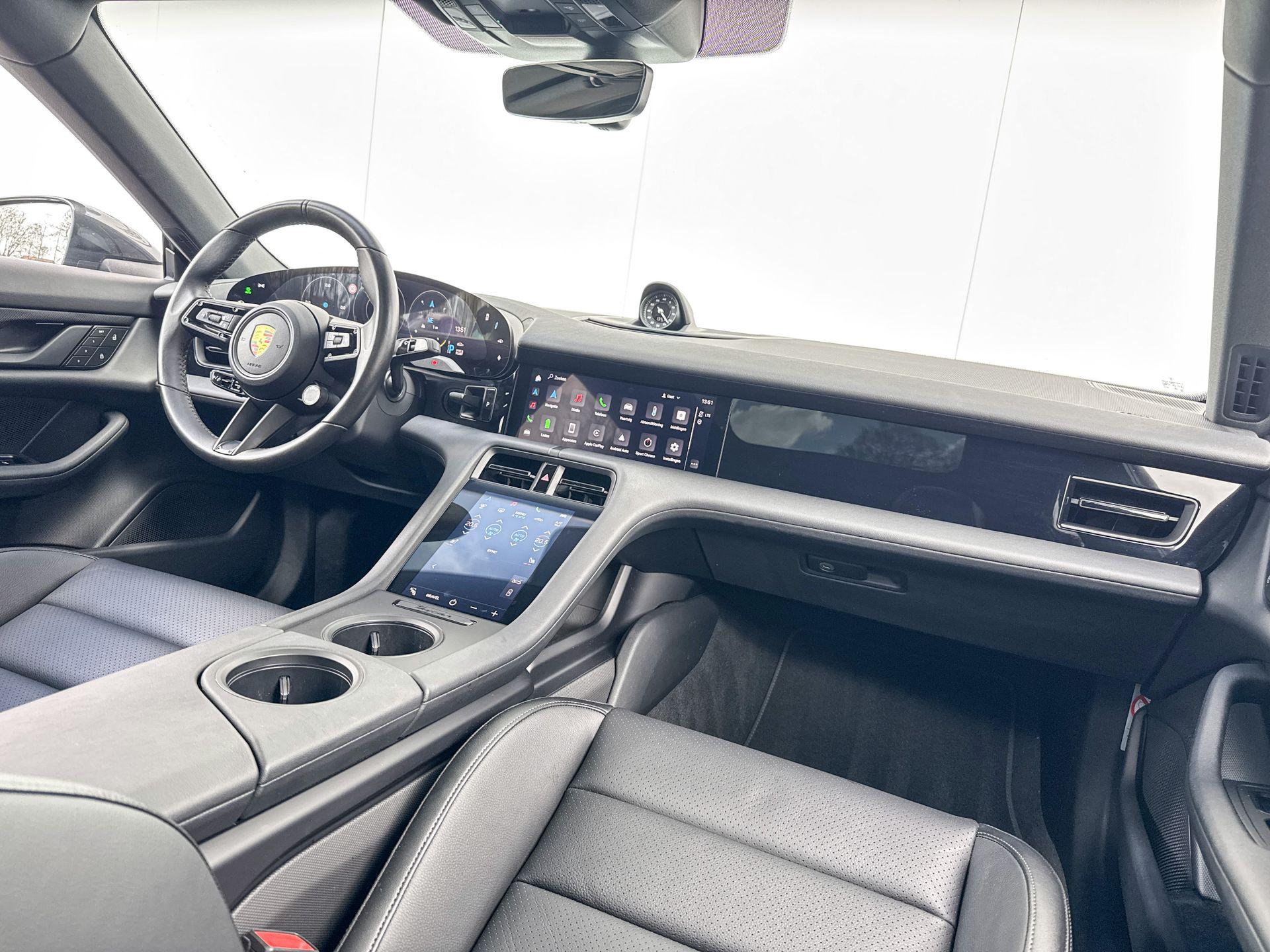 Foto van Porsche Taycan 4