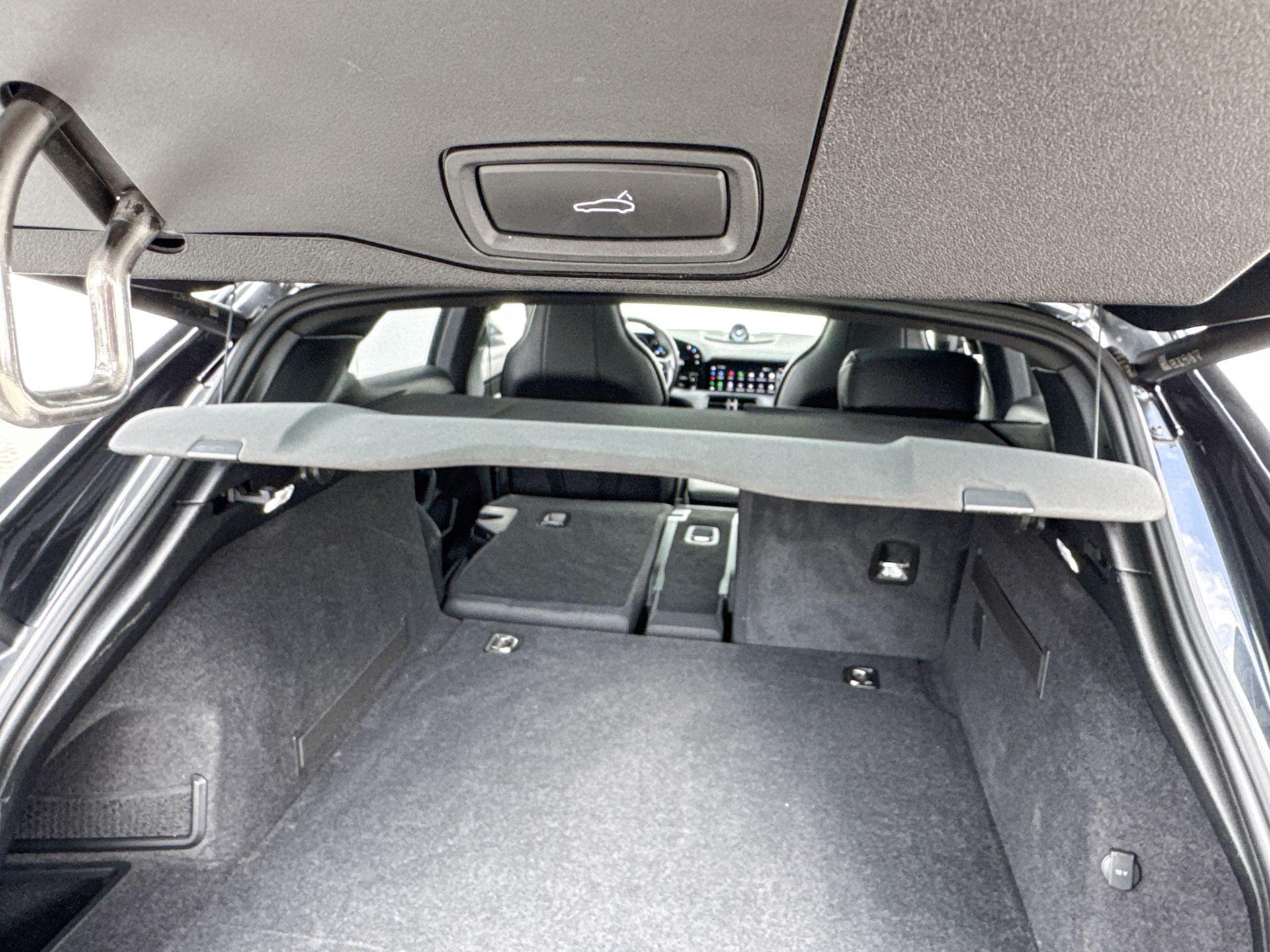 Foto van Porsche Taycan 4
