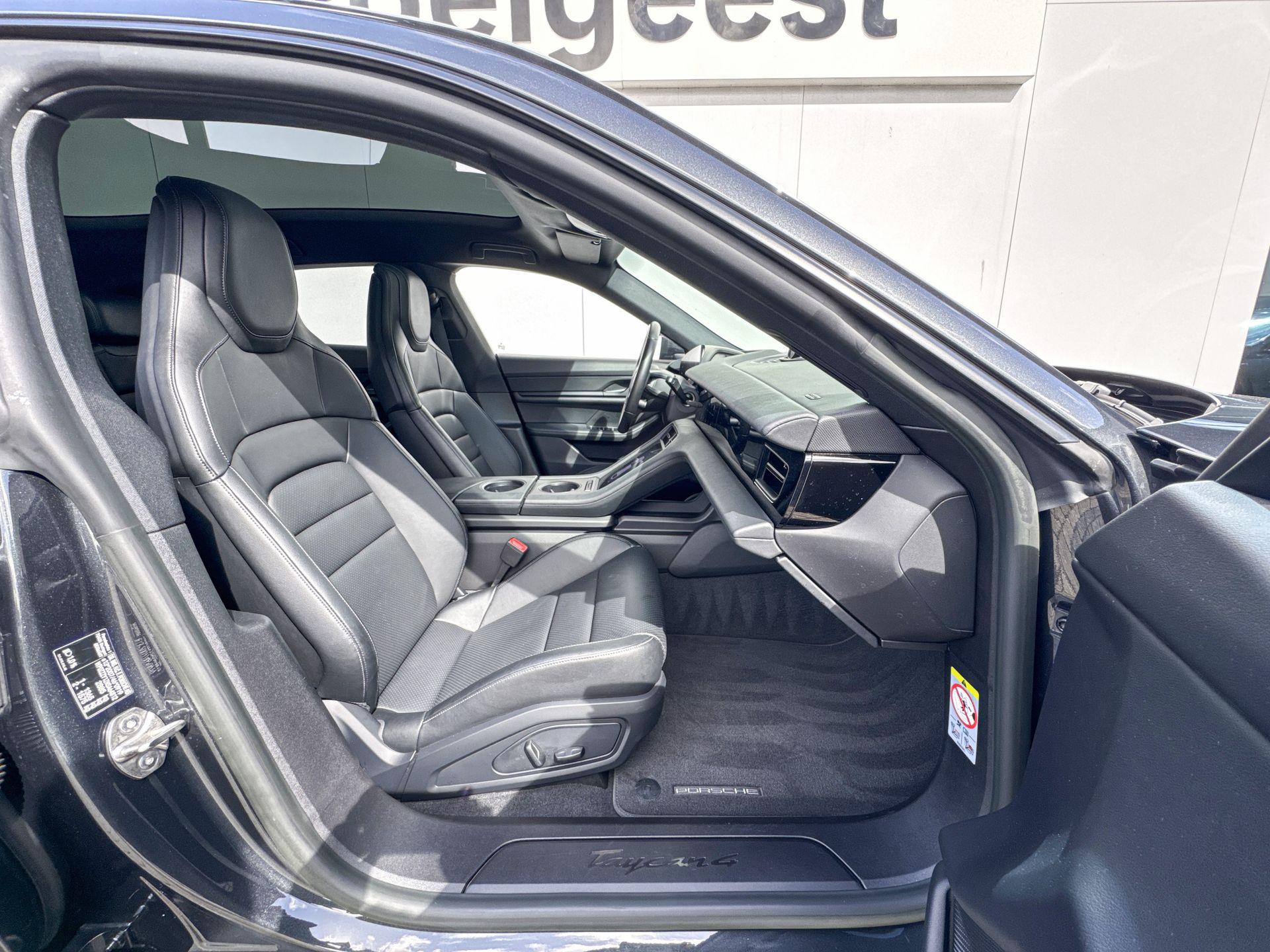 Foto van Porsche Taycan 4