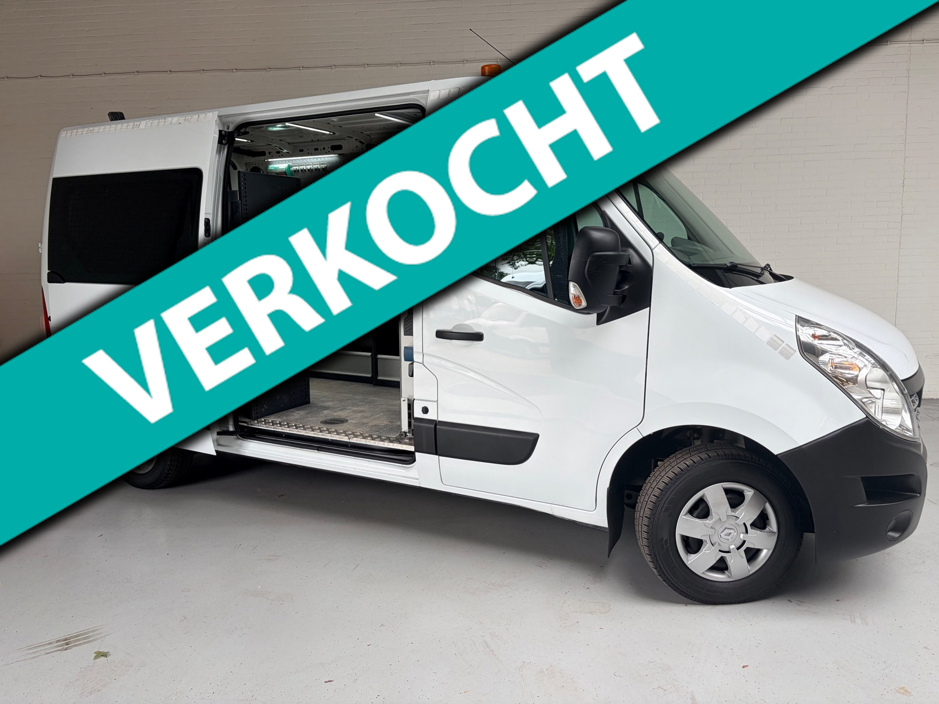 Renault Master Servicewagen T35 2.3 dCi 145pk euro6 L2H2 BOTT Inrichting, Victron omvormer, Standkachel, Trekhaak, RIJKLAARPRIJS! 2018 - voorkant