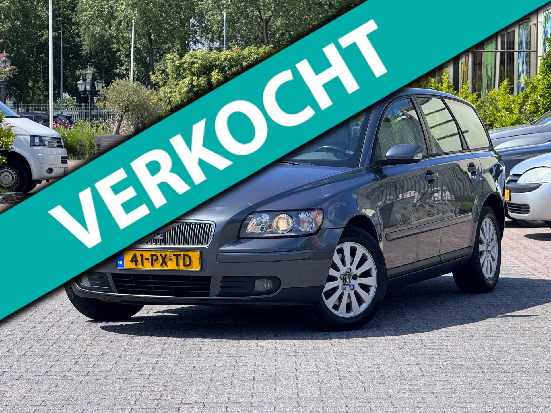Volvo V50 2.4i Momentum | Automaat | Onderhoudhistorie | Airco | Cruise control | Half leder | 2 sleutels | 2005 - voorkant
