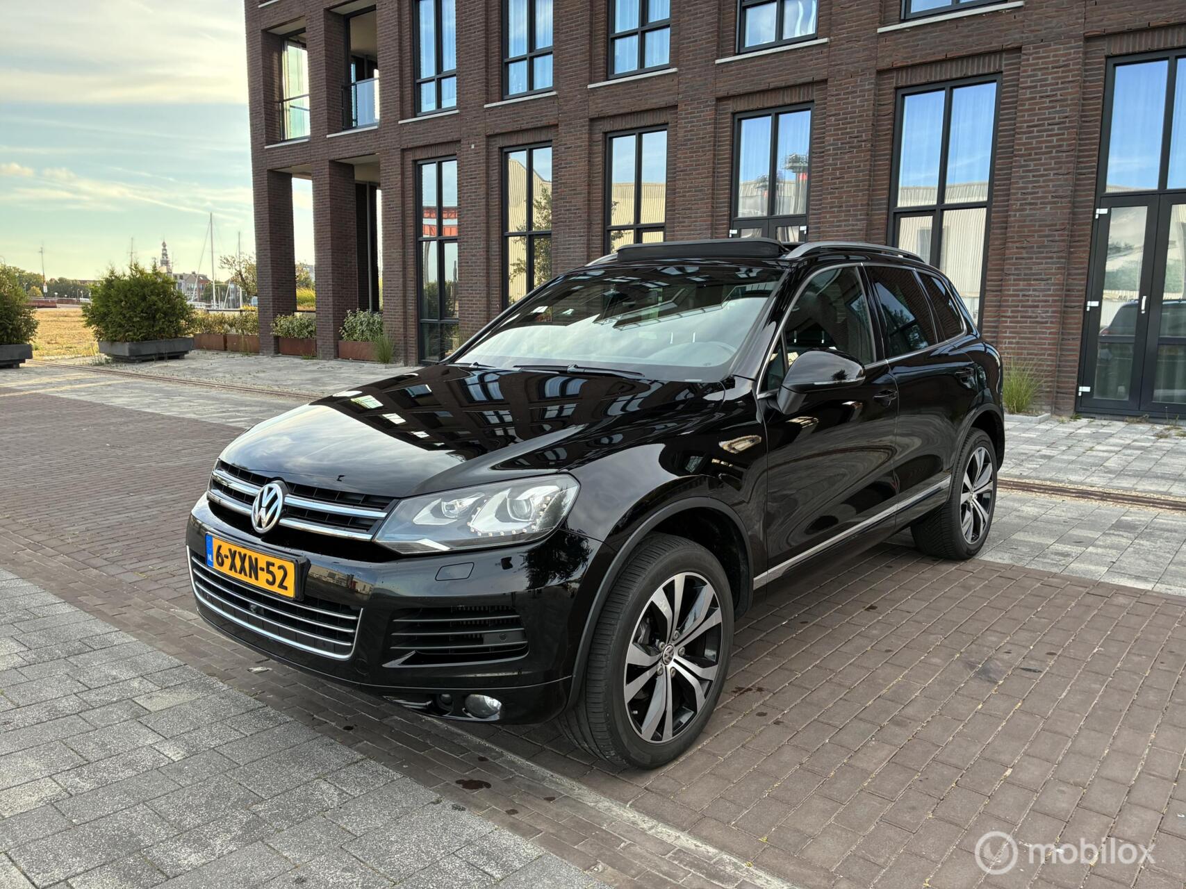 Volkswagen Touareg 3.0 TDI R-Line Panorama Led Clima Navi 2011 - voorkant