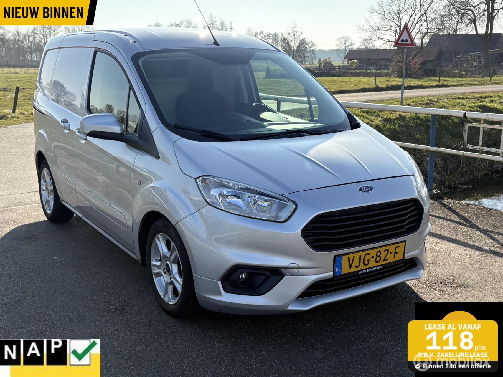 Ford Transit Courier 1.5 TDCI Limited Veel Opties Apk Nieuw 2021 - voorkant
