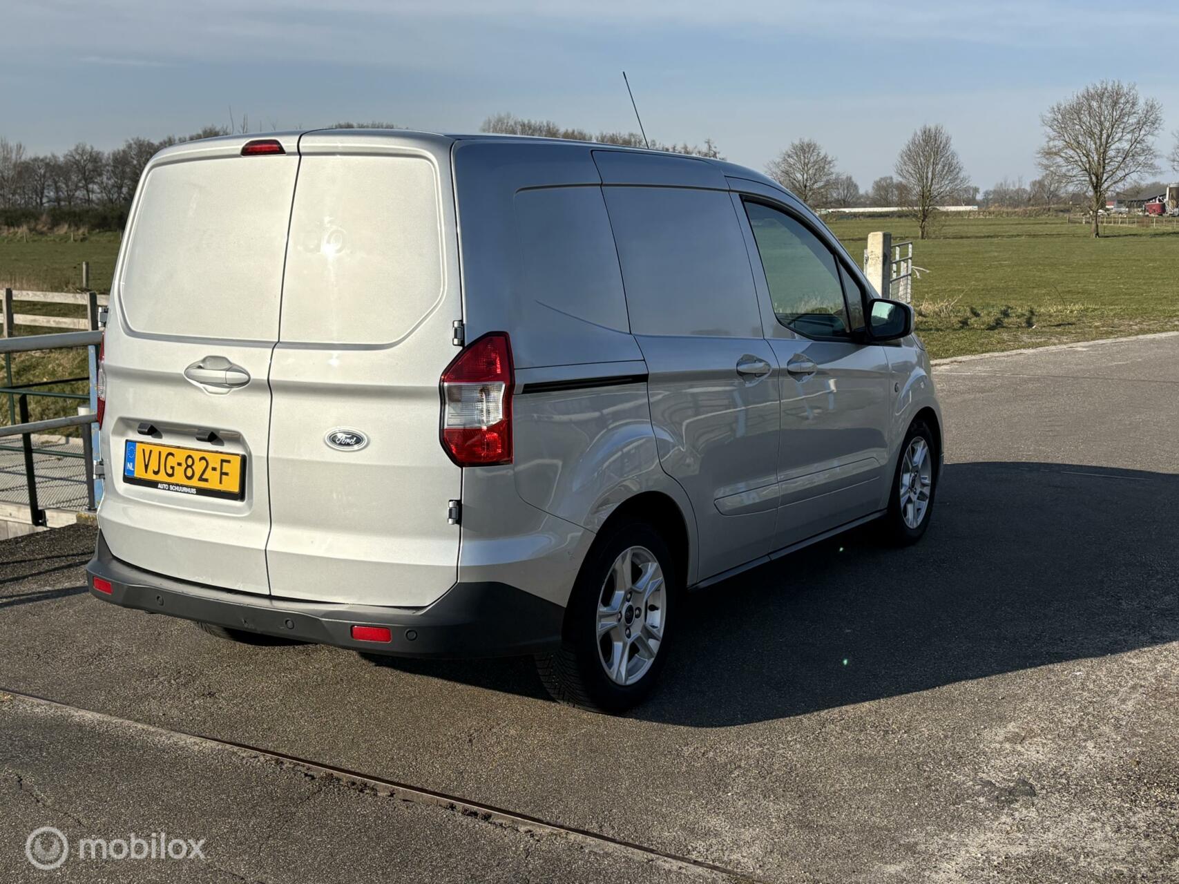 Foto van Ford Transit Courier