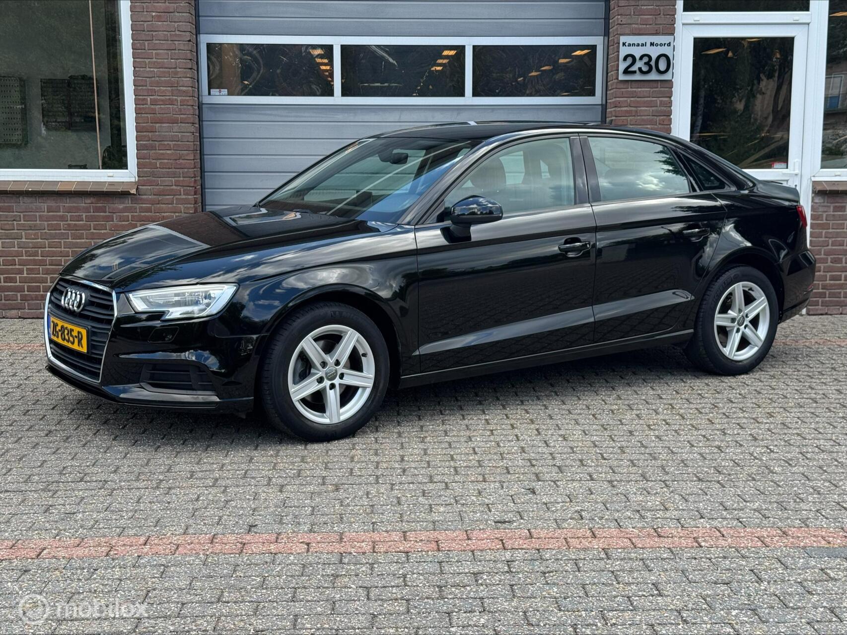 Audi A3 Limousine 30 TFSI Advance AIRCO/MF-STUUR/CRUISE 2019 - voorkant