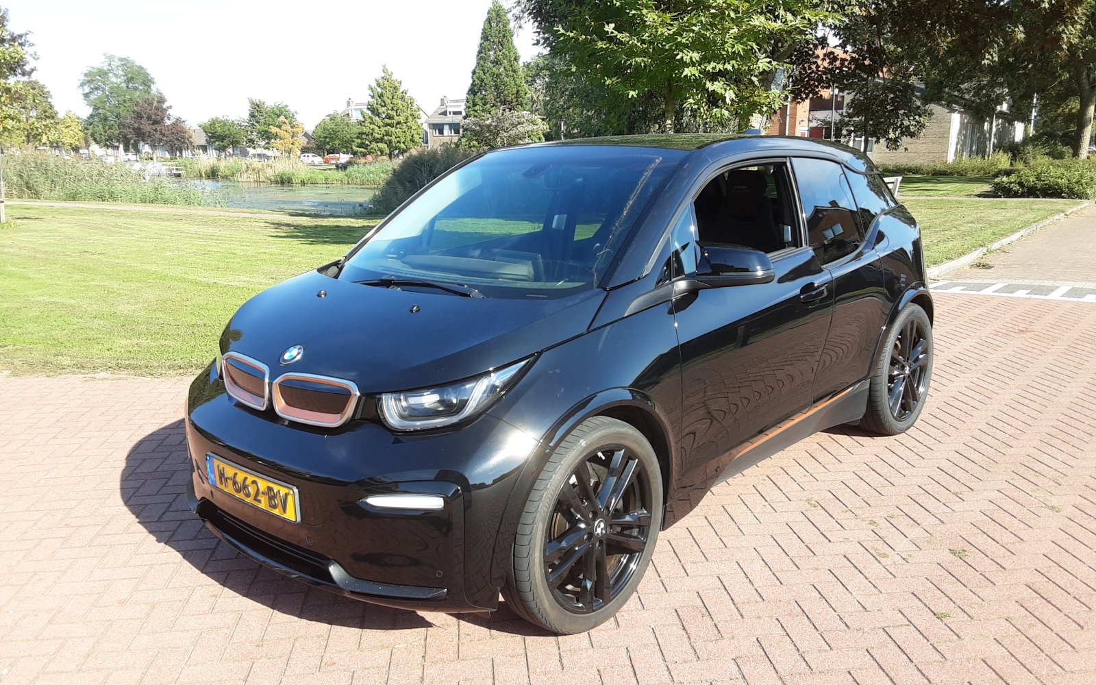BMW I3 S 120Ah RoadSt. Ed. 2019 - voorkant