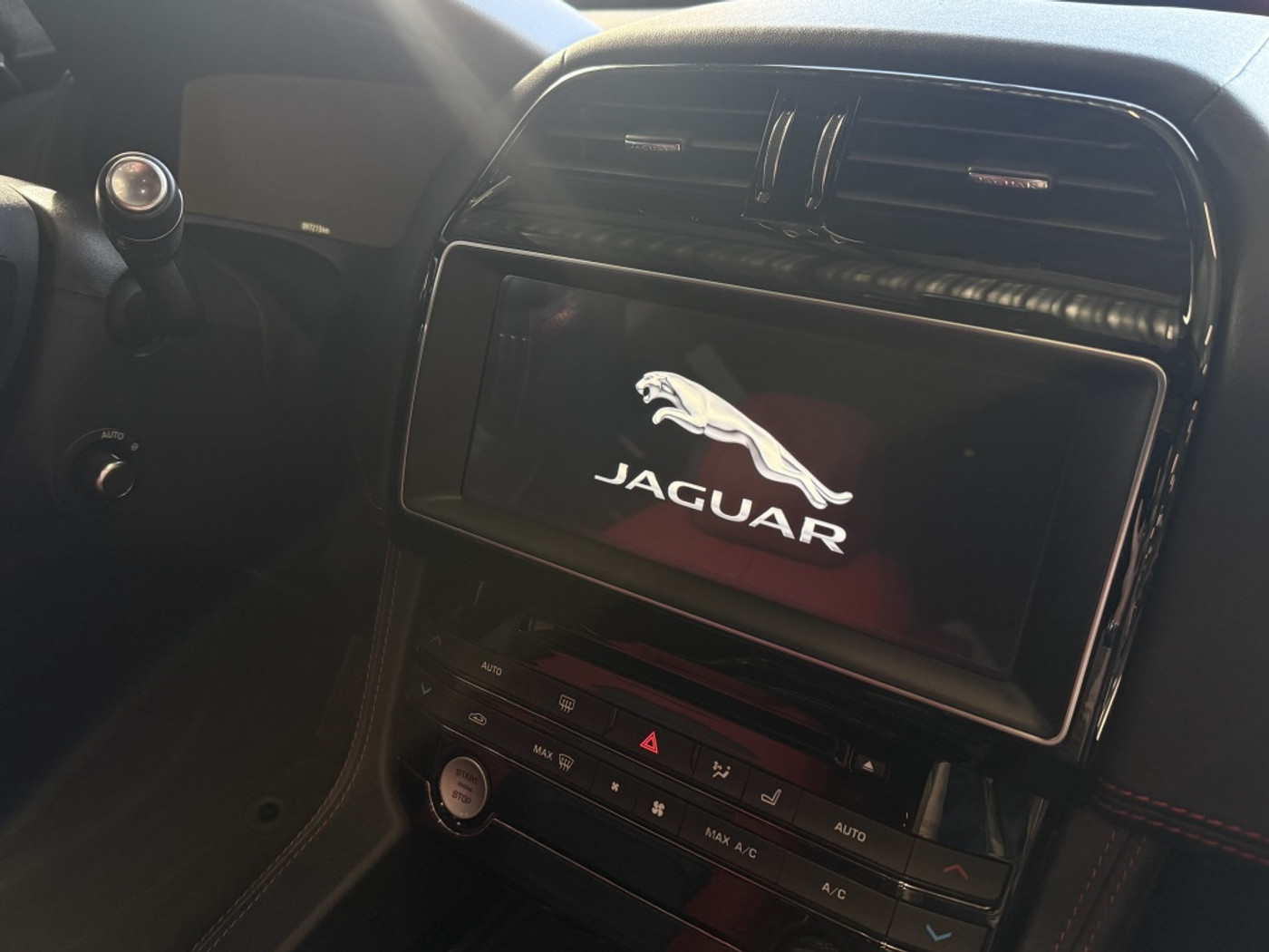 Foto van Jaguar Jaguar F-pace