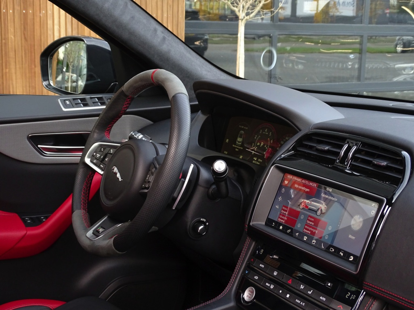 Foto van Jaguar Jaguar F-pace