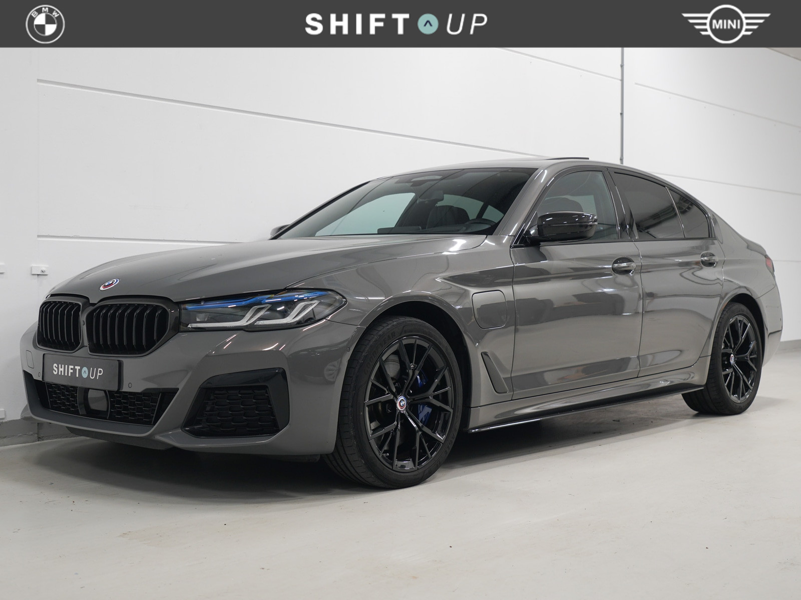BMW 545e xDrive 545e xDrive  Schuifdak | CoPilot | Laser | Stoelventilatie 2022 - voorkant