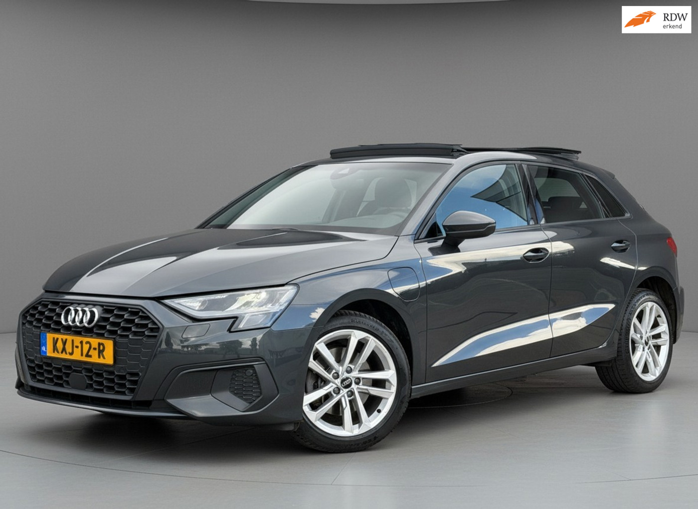 Audi A3 Sportback 40 TFSI e Edition|Pano|Carplay|Virtual|Adaptive|BTW 2023 - voorkant