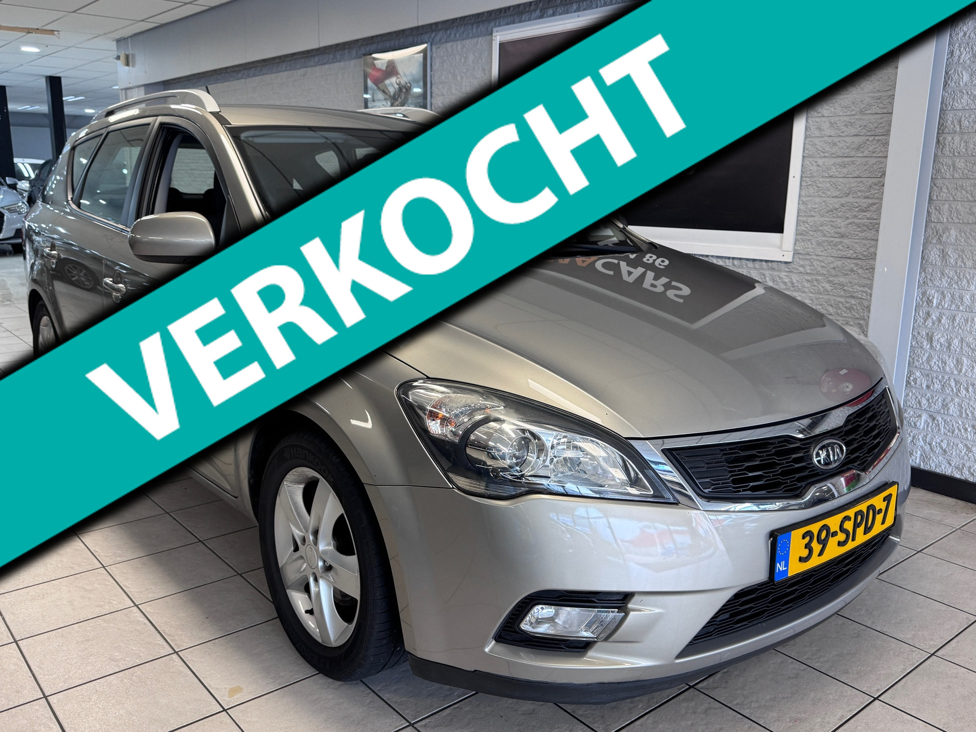 Kia Cee D 1.4 CVVT Navigator Plus Pack | NW APK 2011 - voorkant