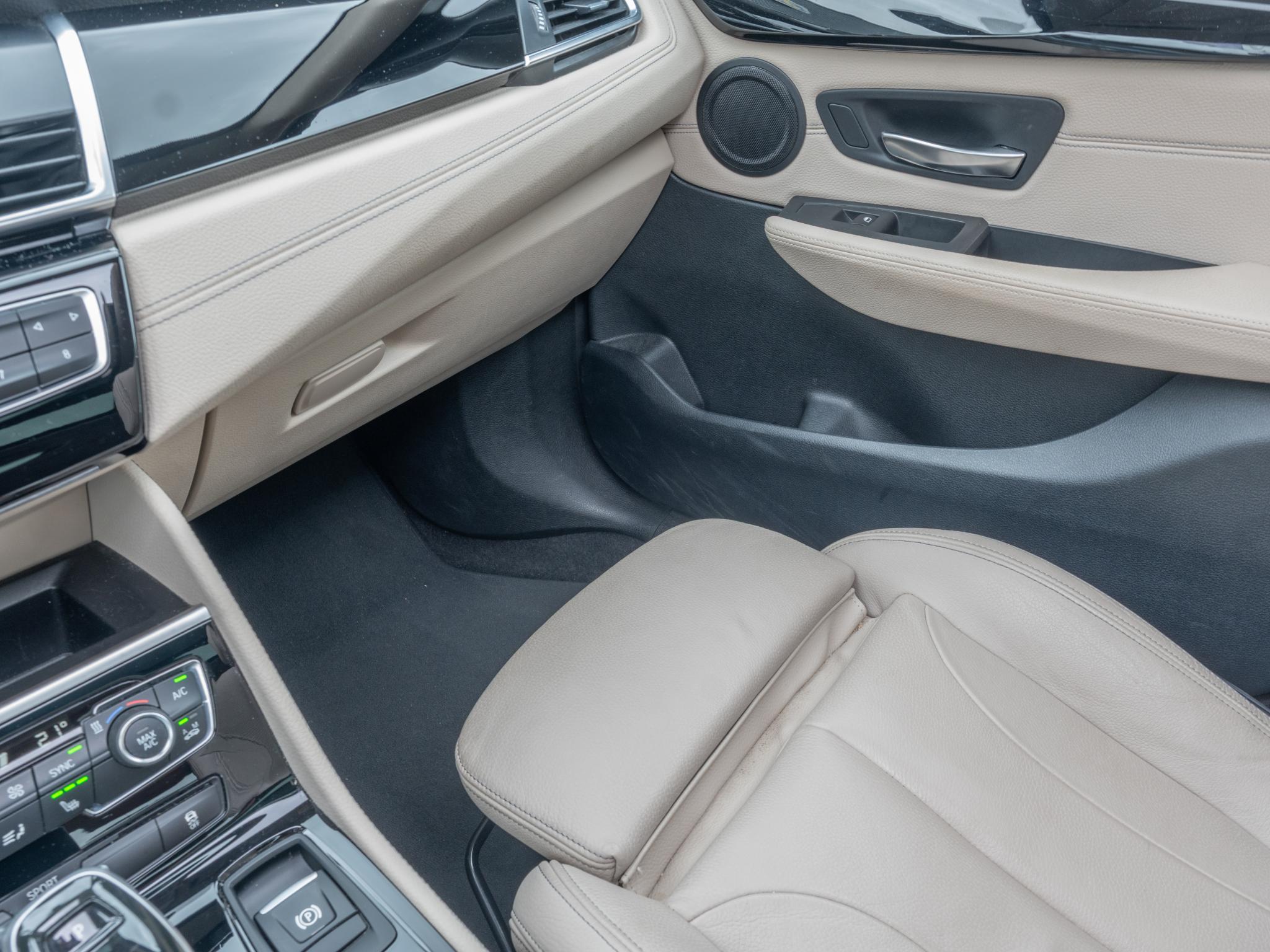 Foto van BMW 220i Active Tourer