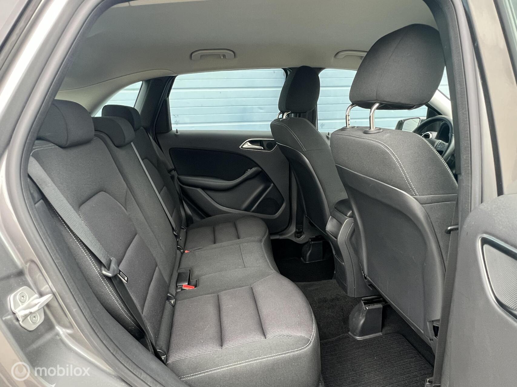 Foto van Mercedes-Benz B 180