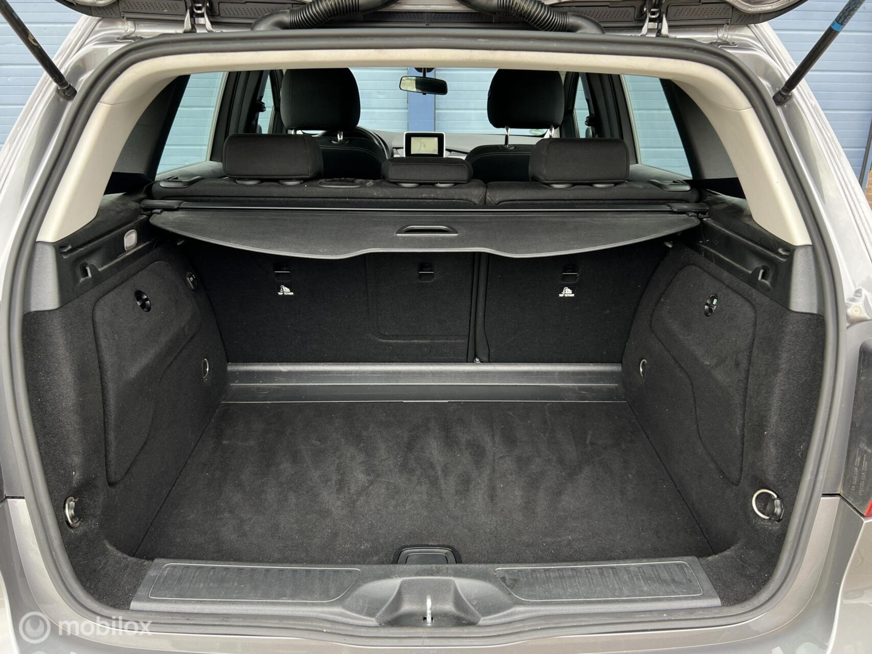 Foto van Mercedes-Benz B 180