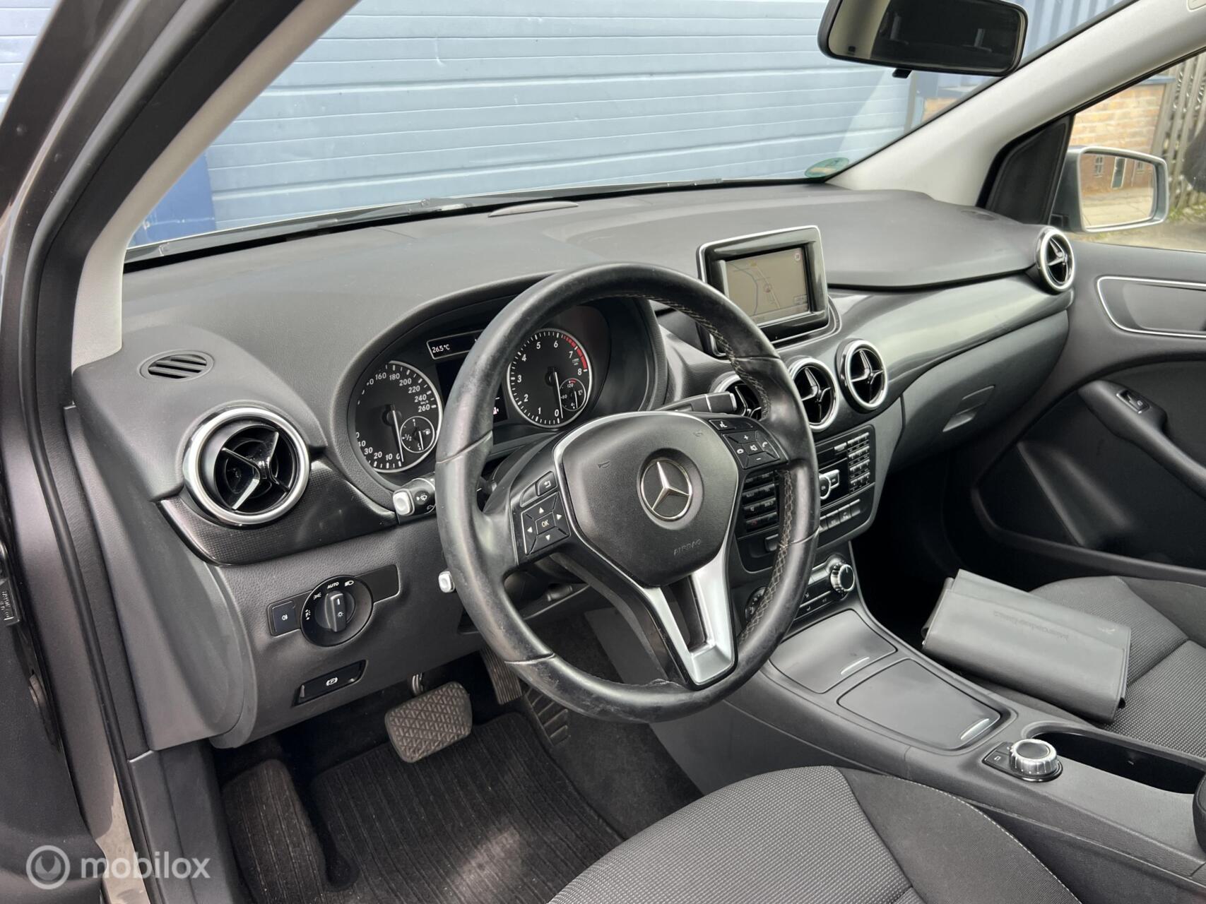 Foto van Mercedes-Benz B 180