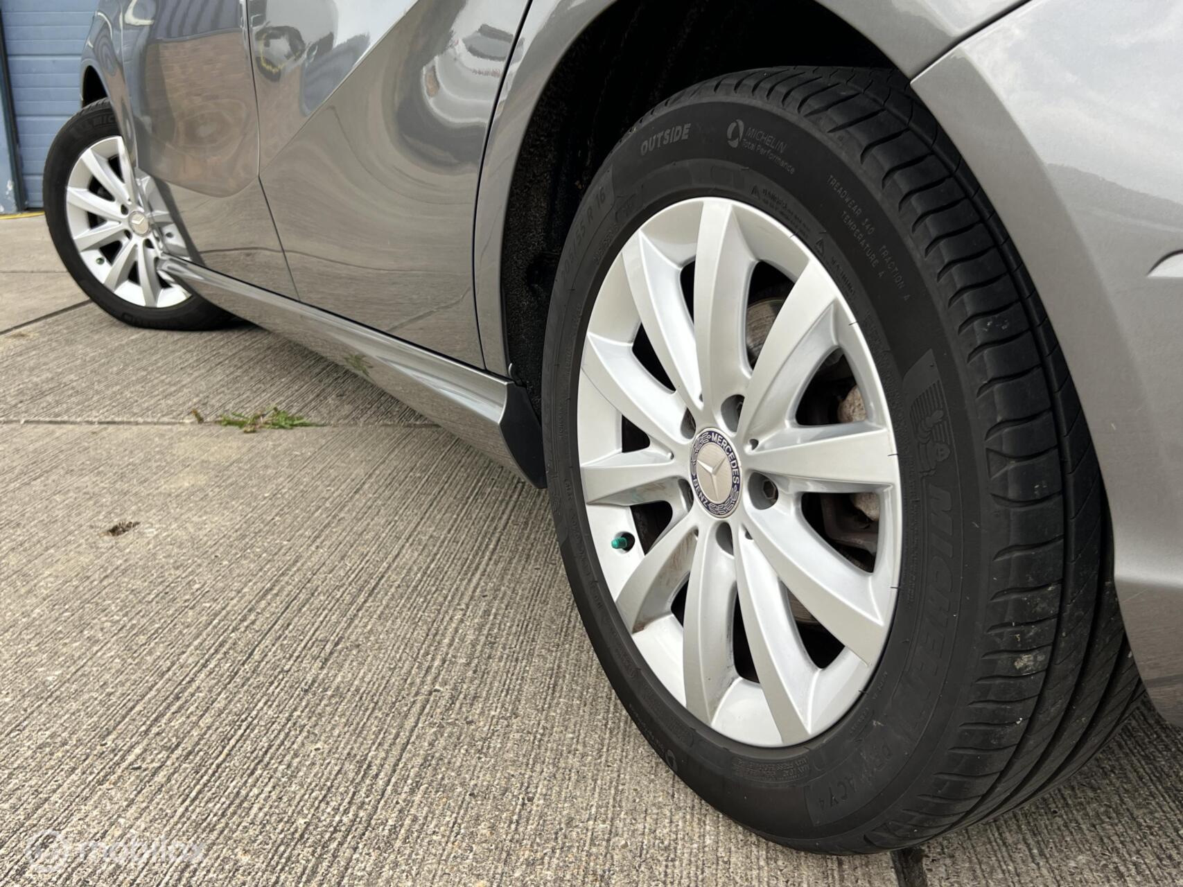 Foto van Mercedes-Benz B 180