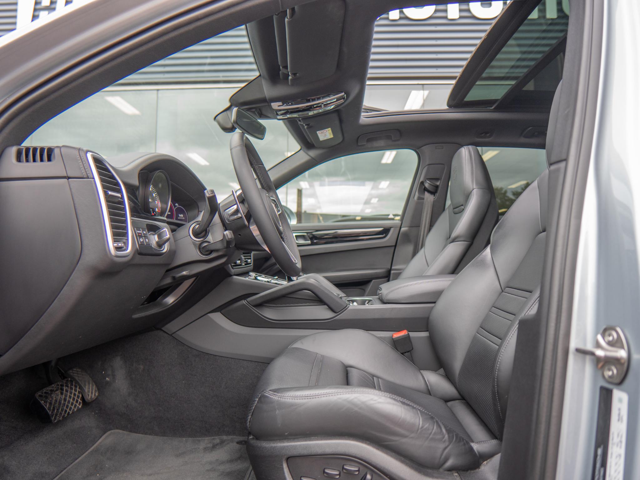 Foto van Porsche Cayenne E-hybrid