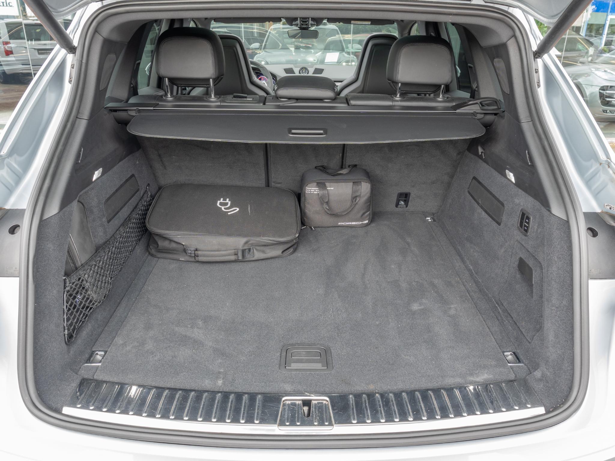 Foto van Porsche Cayenne E-hybrid