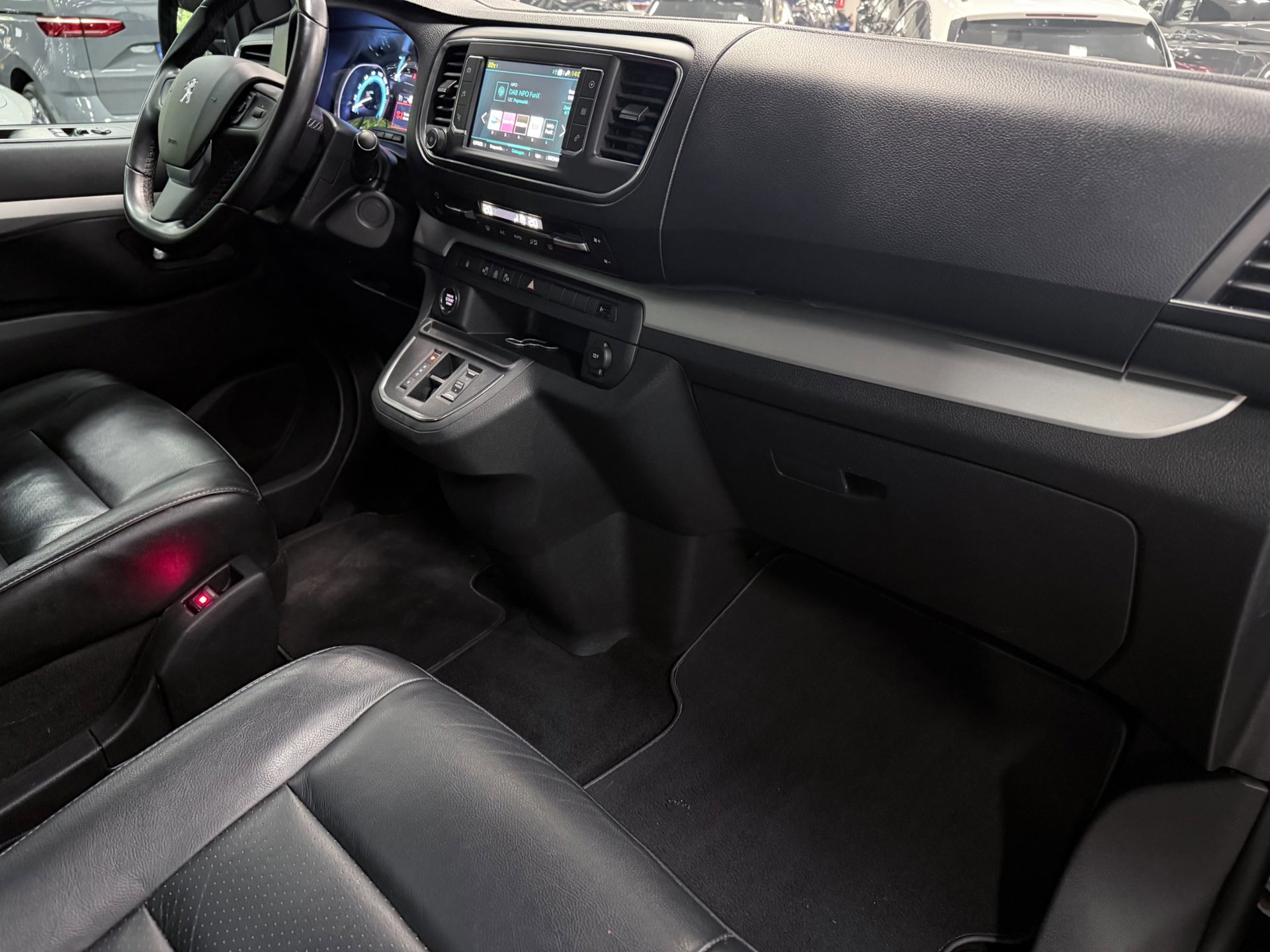Foto van Peugeot Expert Traveller