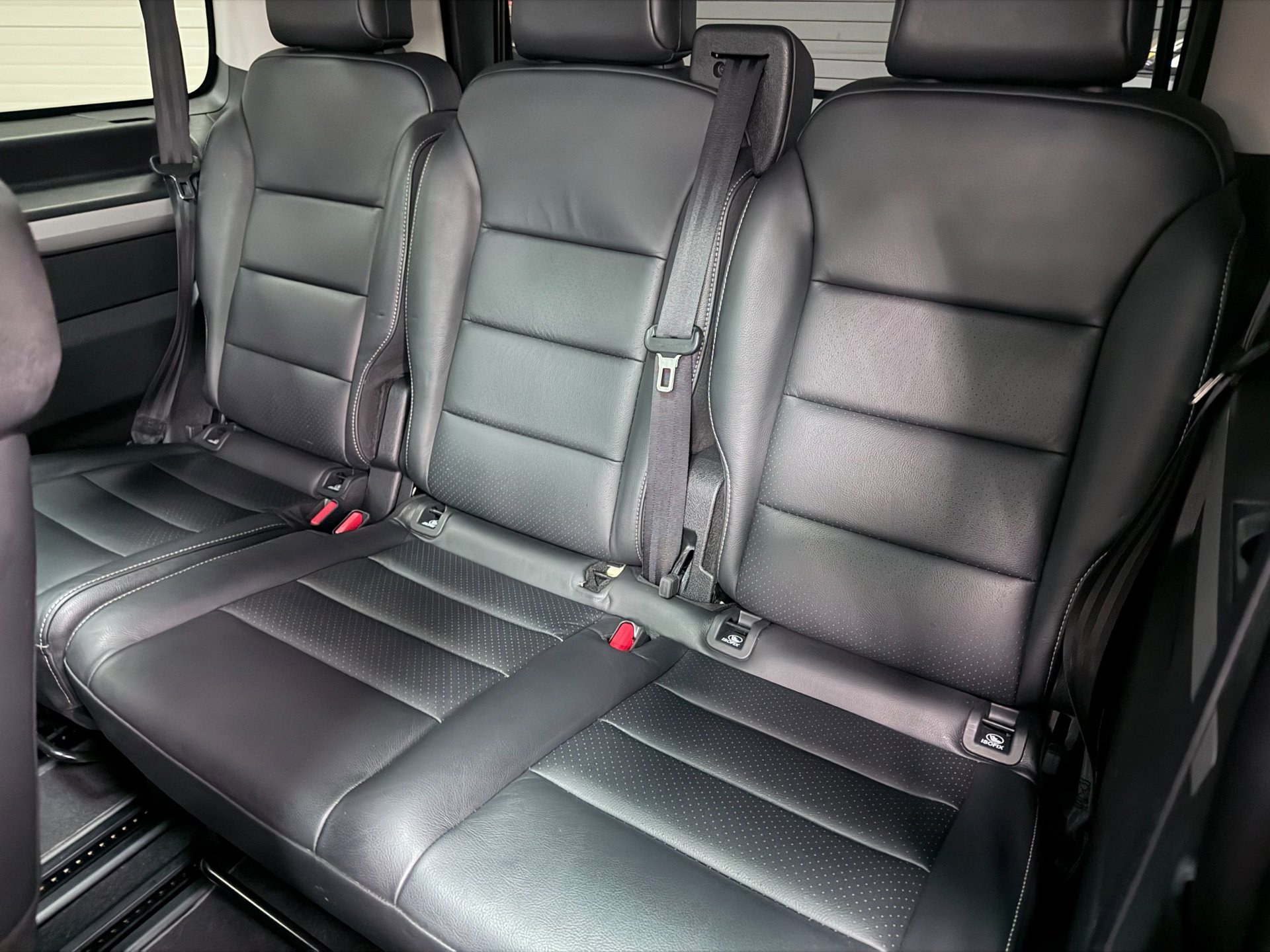 Foto van Peugeot Expert Traveller