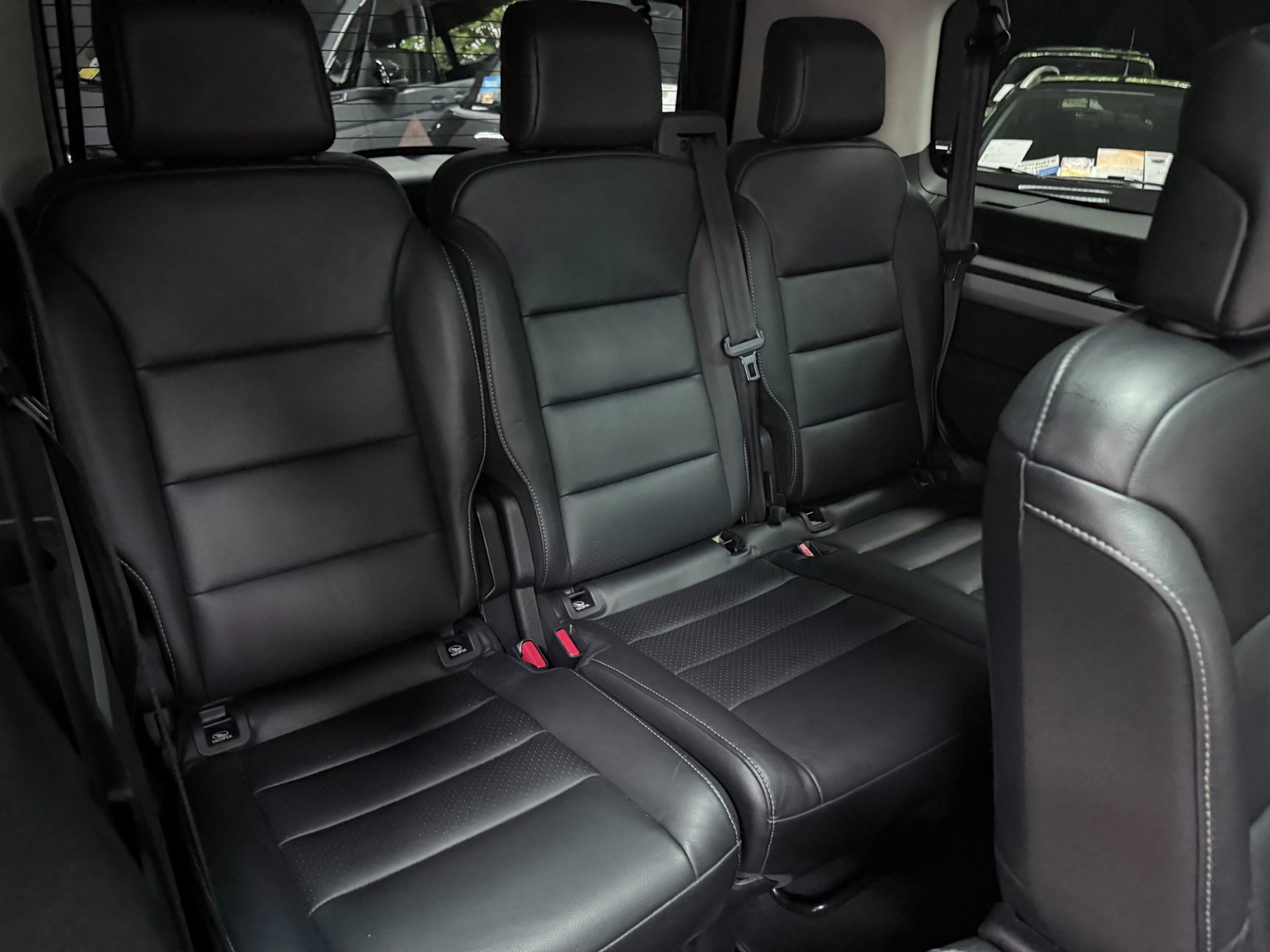 Foto van Peugeot Expert Traveller