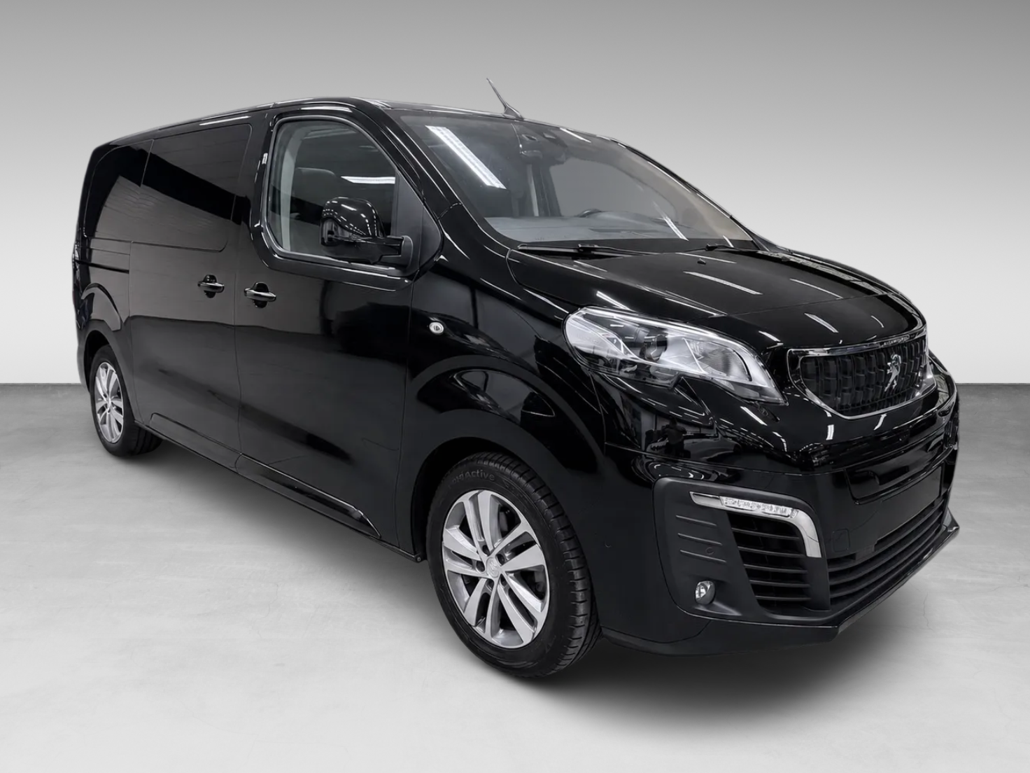Foto van Peugeot Expert Traveller