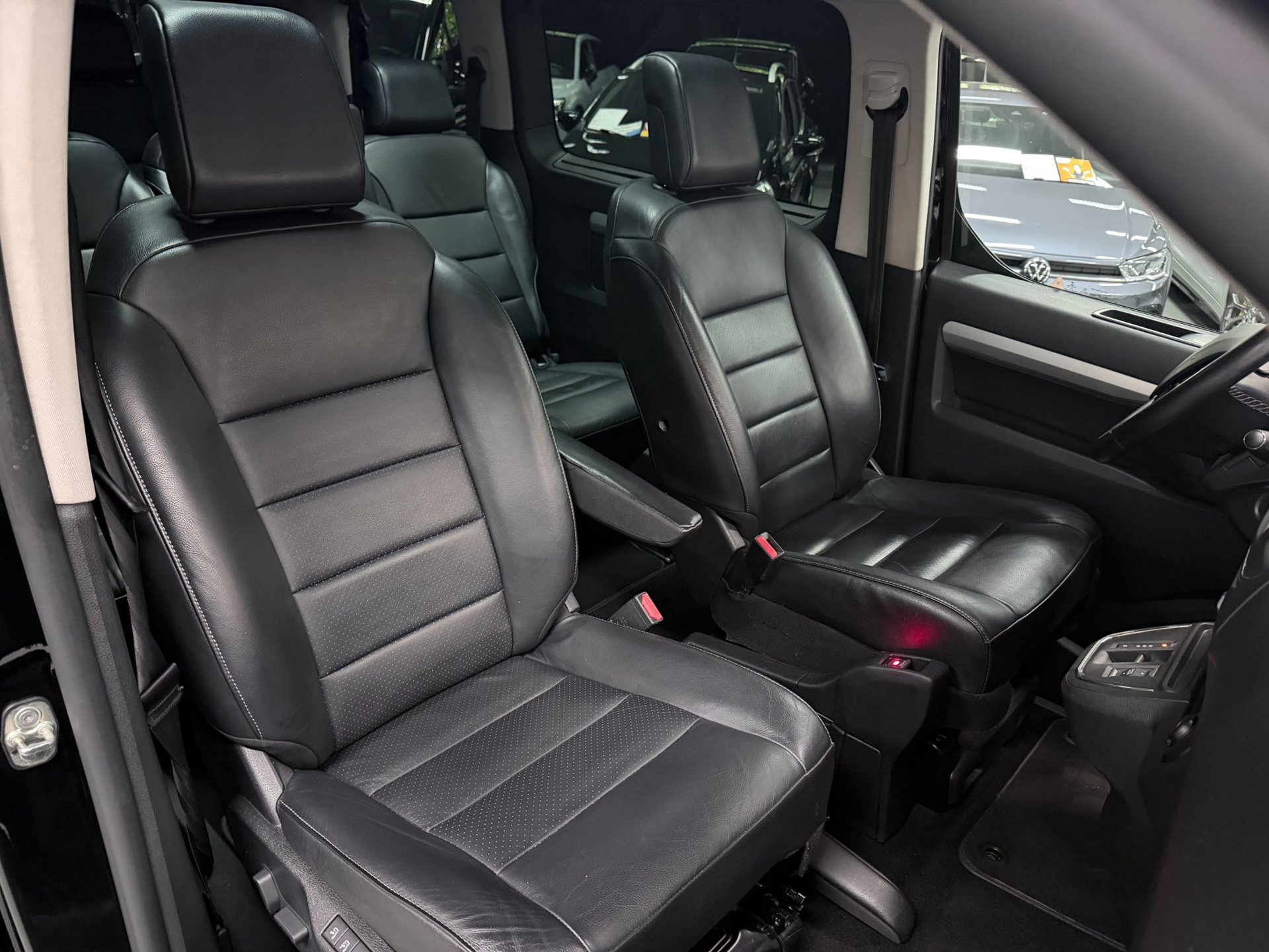 Foto van Peugeot Expert Traveller