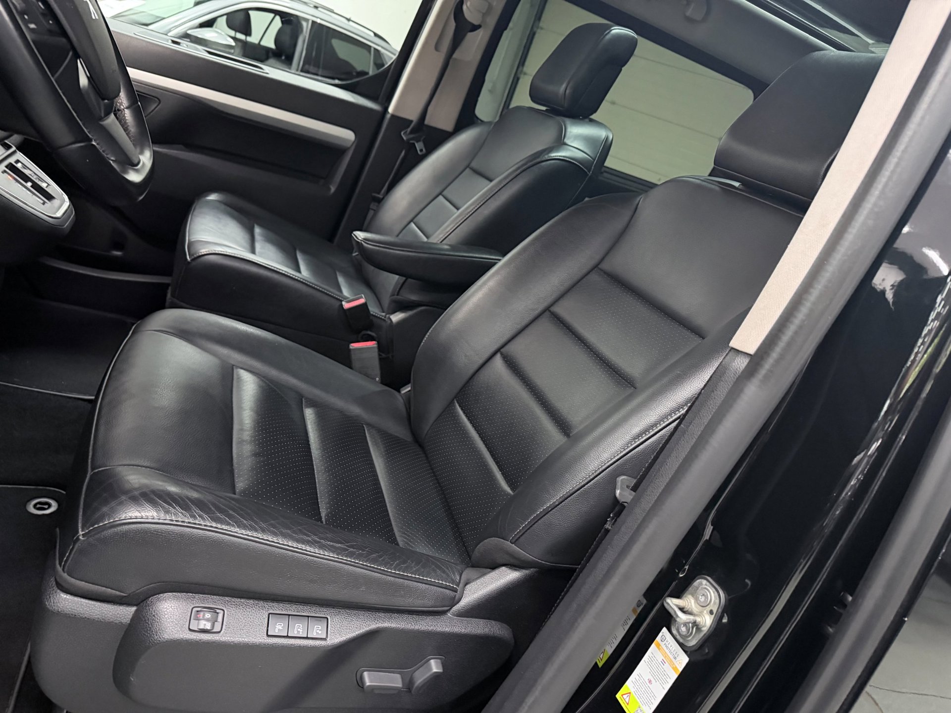 Foto van Peugeot Expert Traveller