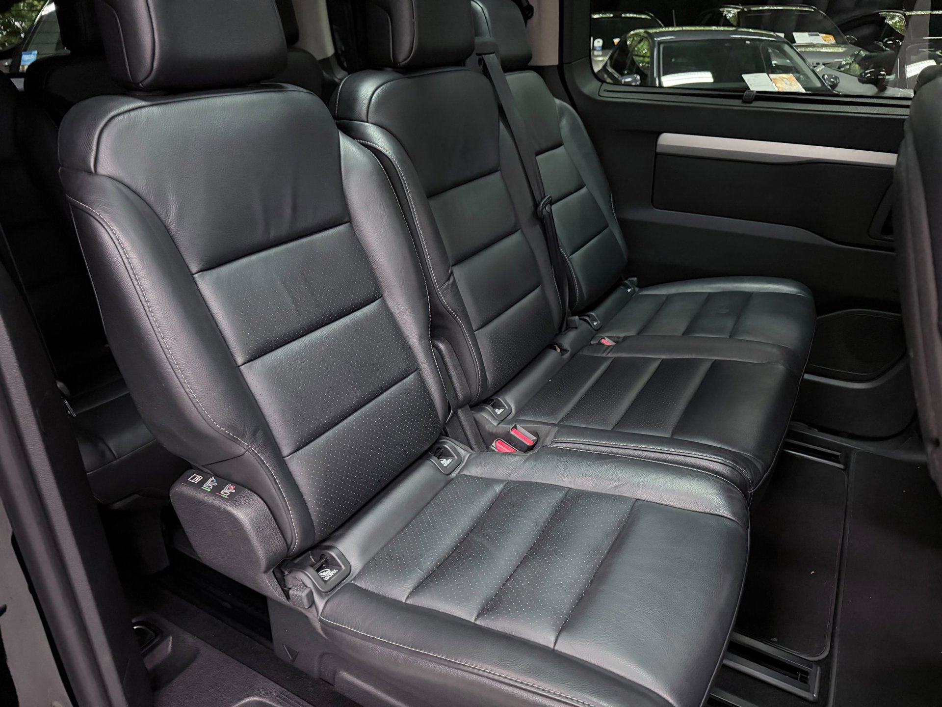 Foto van Peugeot Expert Traveller