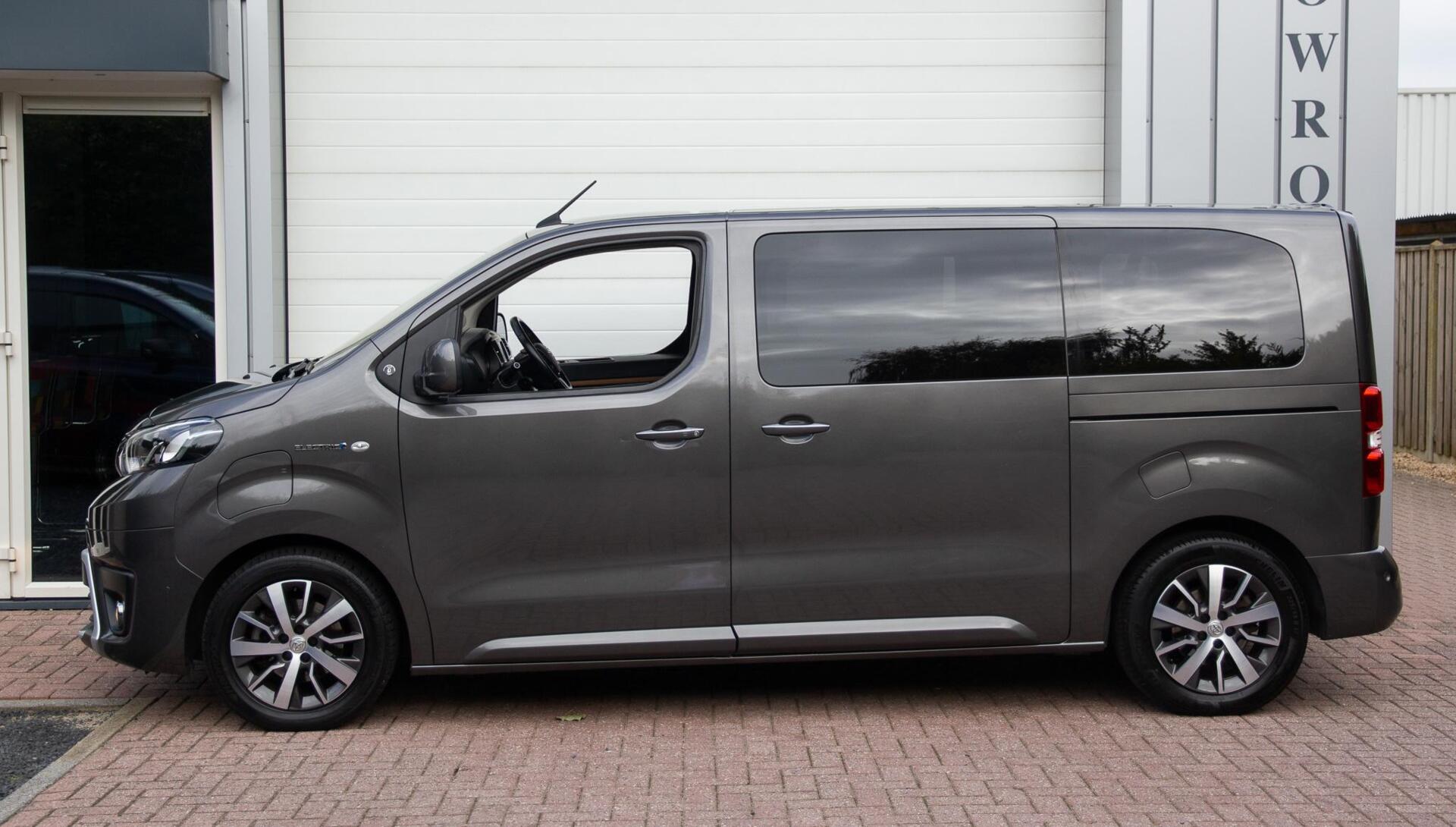 Foto van Toyota Proace Electric Shuttle