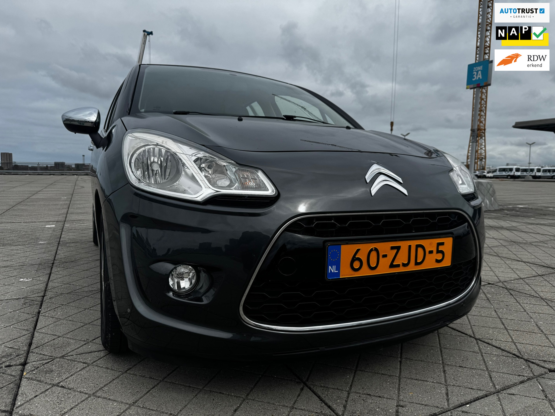 Citroen C3 1.2 VTi Collection CLIMA CRUISE PDC NAP DEALEROND 2012 - voorkant