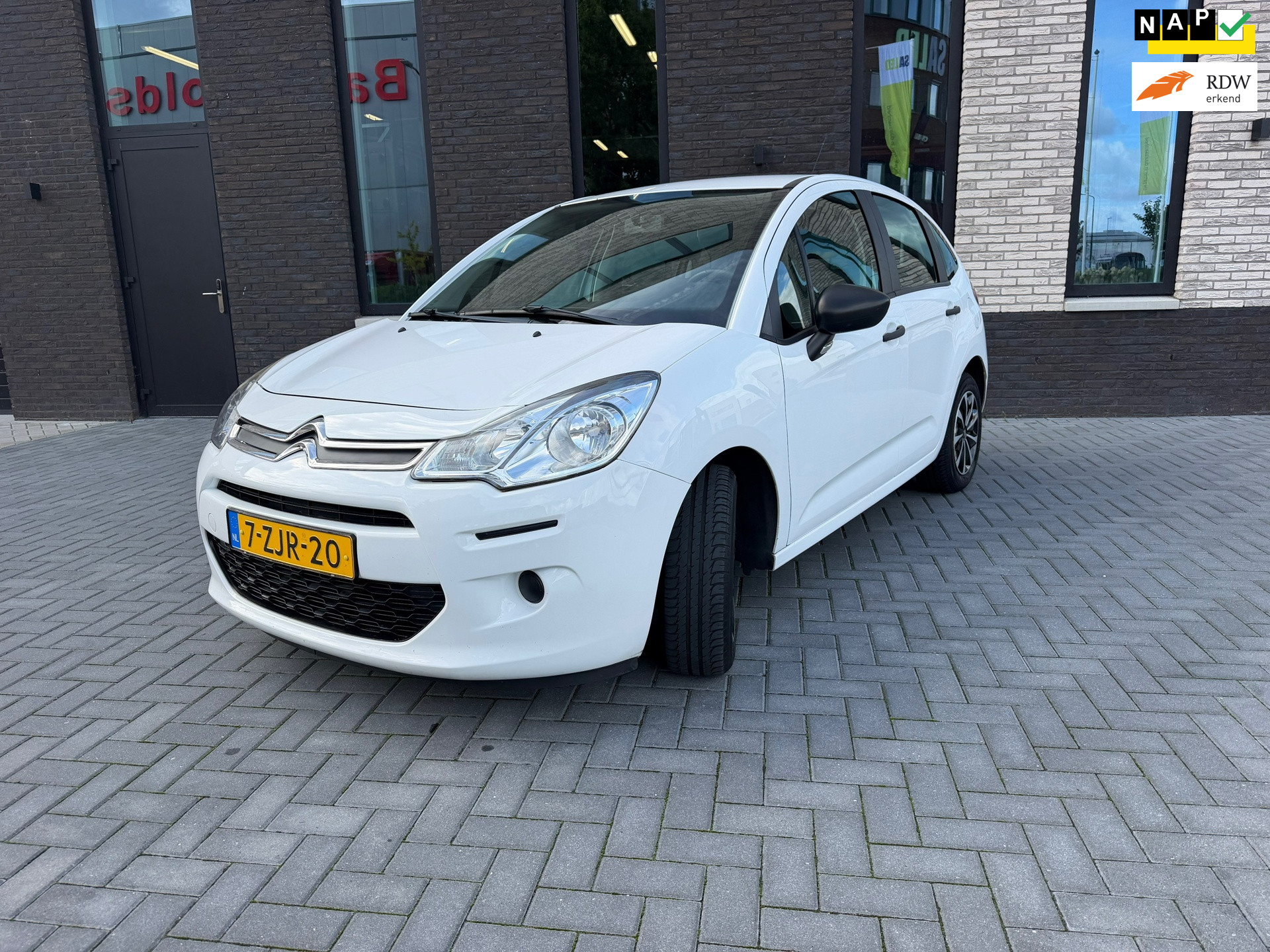 Citroen C3 1.0 PureTech Attraction 2015 - voorkant