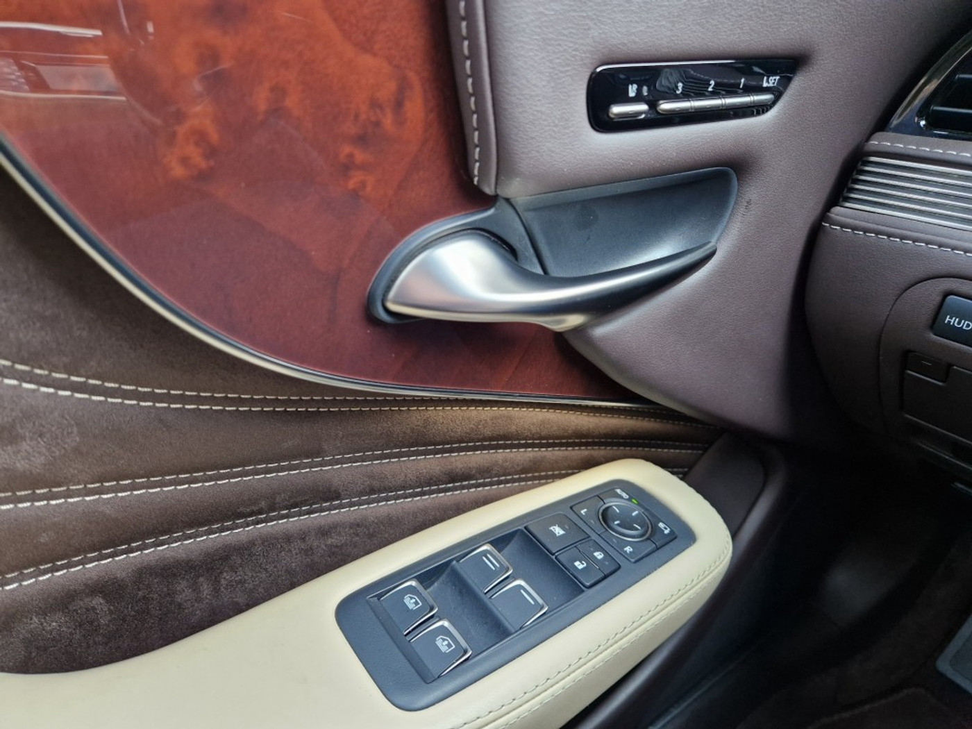 Foto van Lexus LS