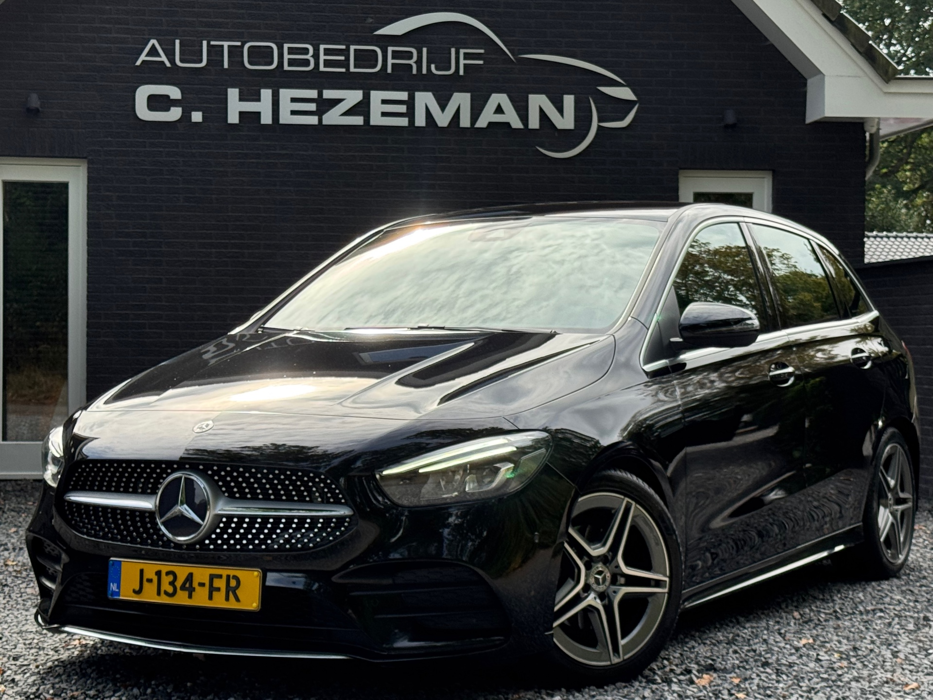 Mercedes-Benz B 180 D 180d Business Solution AMG 92DKM! Nieuwstaat Widescreen ALCANTARA CAMERA Cruise 2020 - voorkant