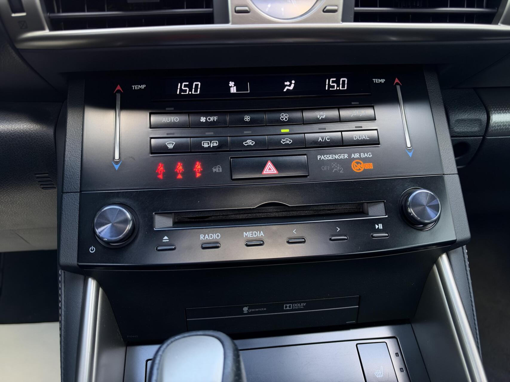 Foto van Lexus Lexus Is300h