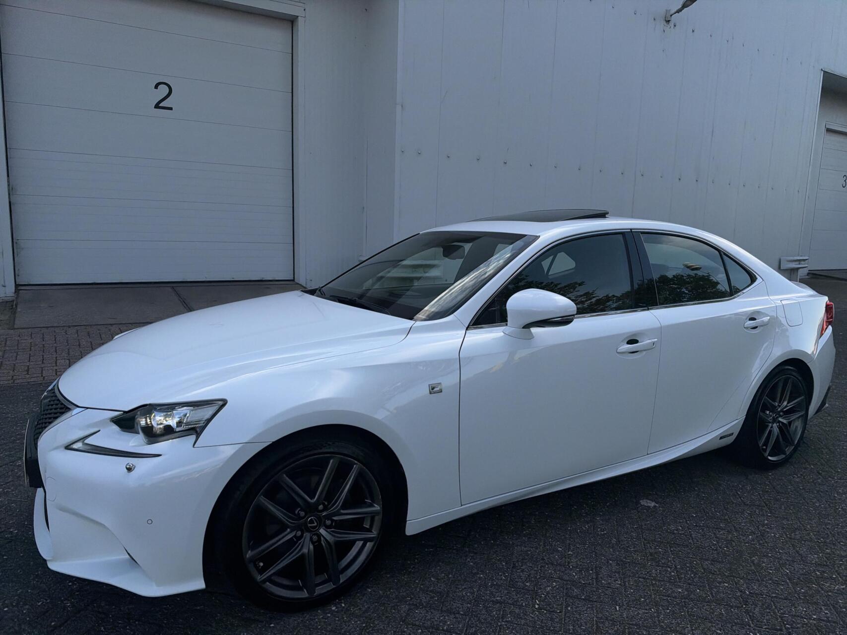 Foto van Lexus Lexus Is300h