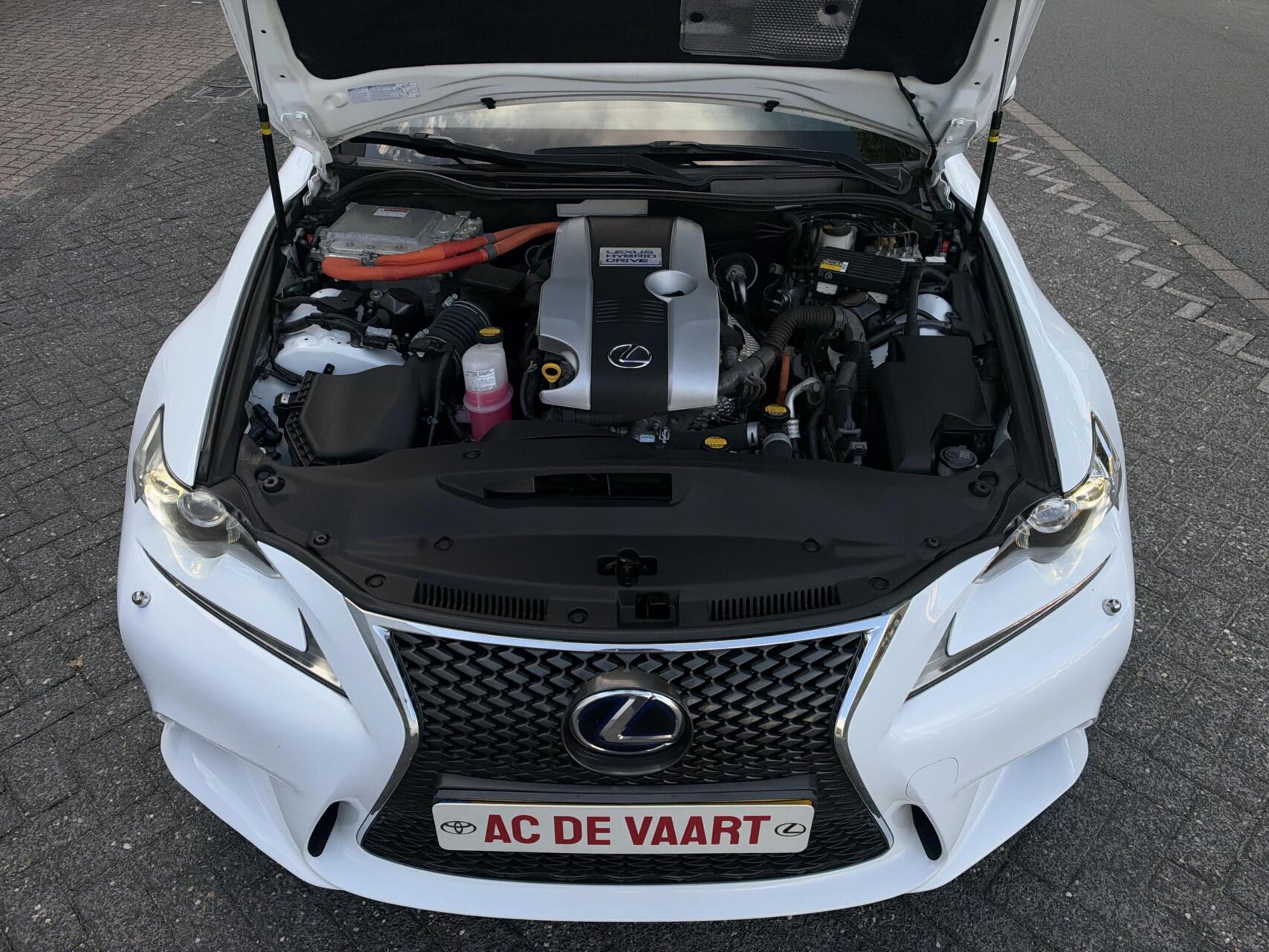 Foto van Lexus Lexus Is300h