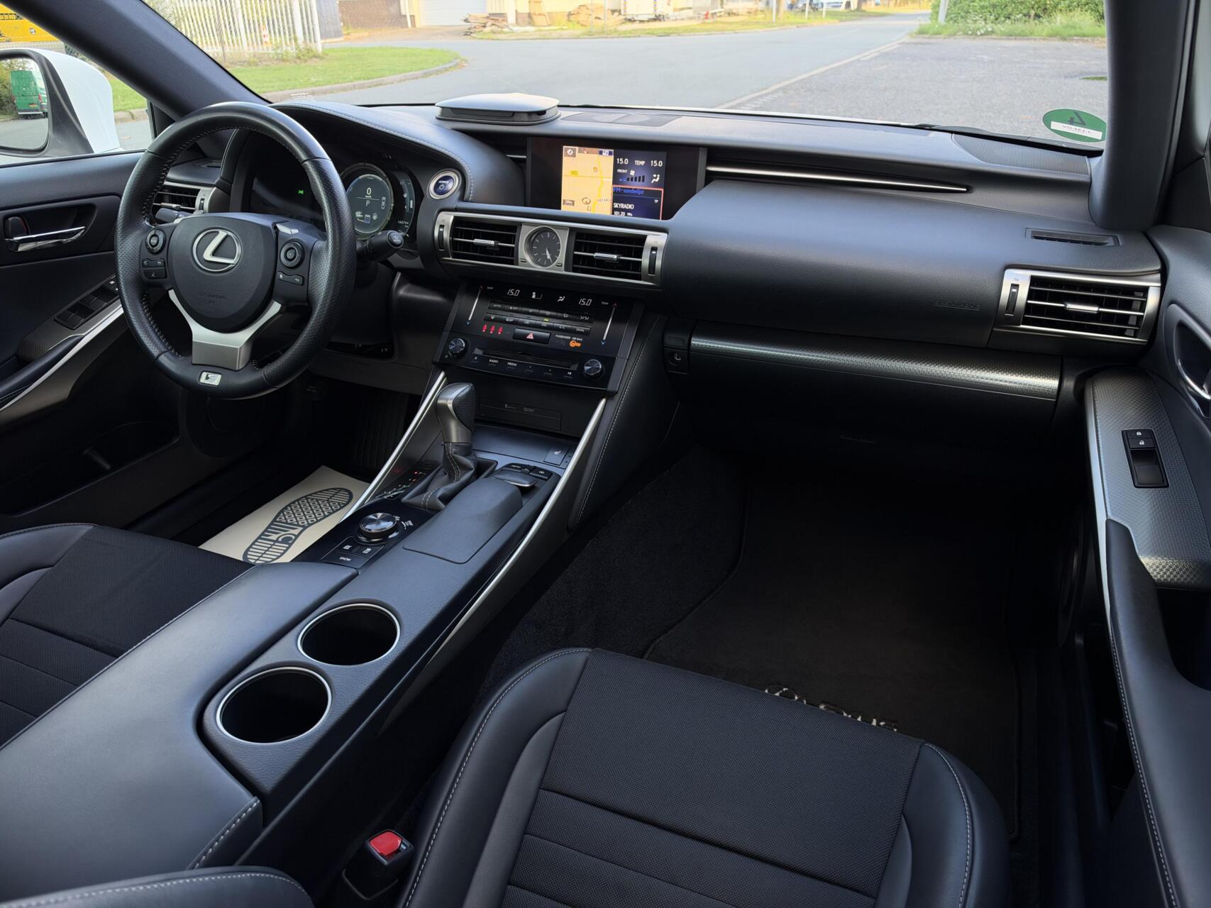 Foto van Lexus Lexus Is300h
