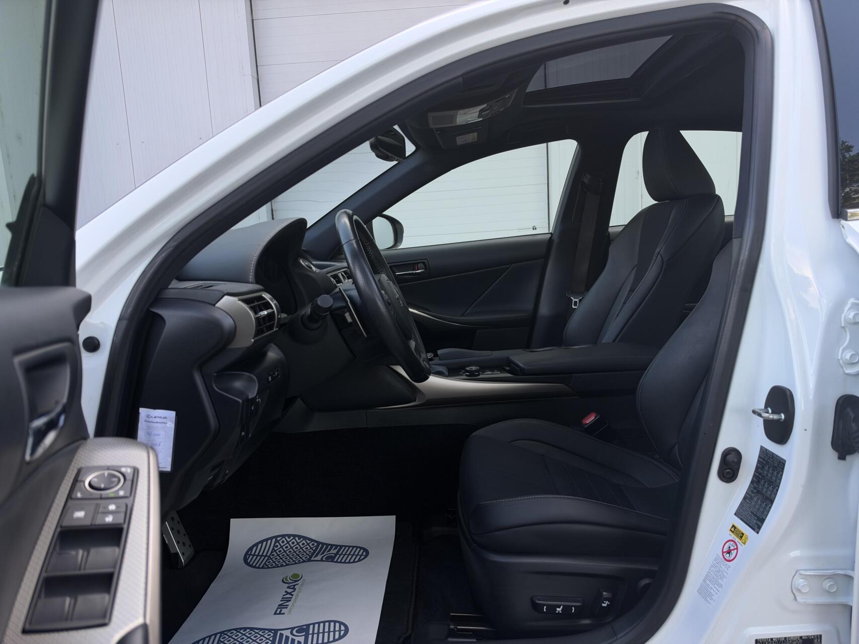 Foto van Lexus Lexus Is300h