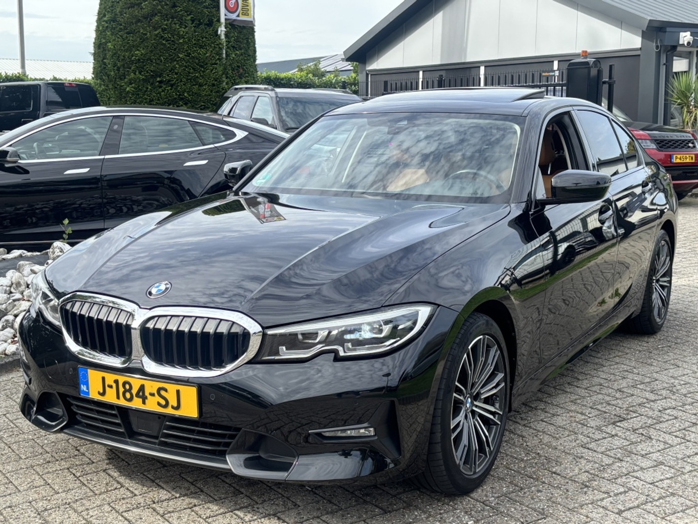 BMW 330i 330i High Executive Zwart 2019 Schuifdak Leer 2019 - voorkant