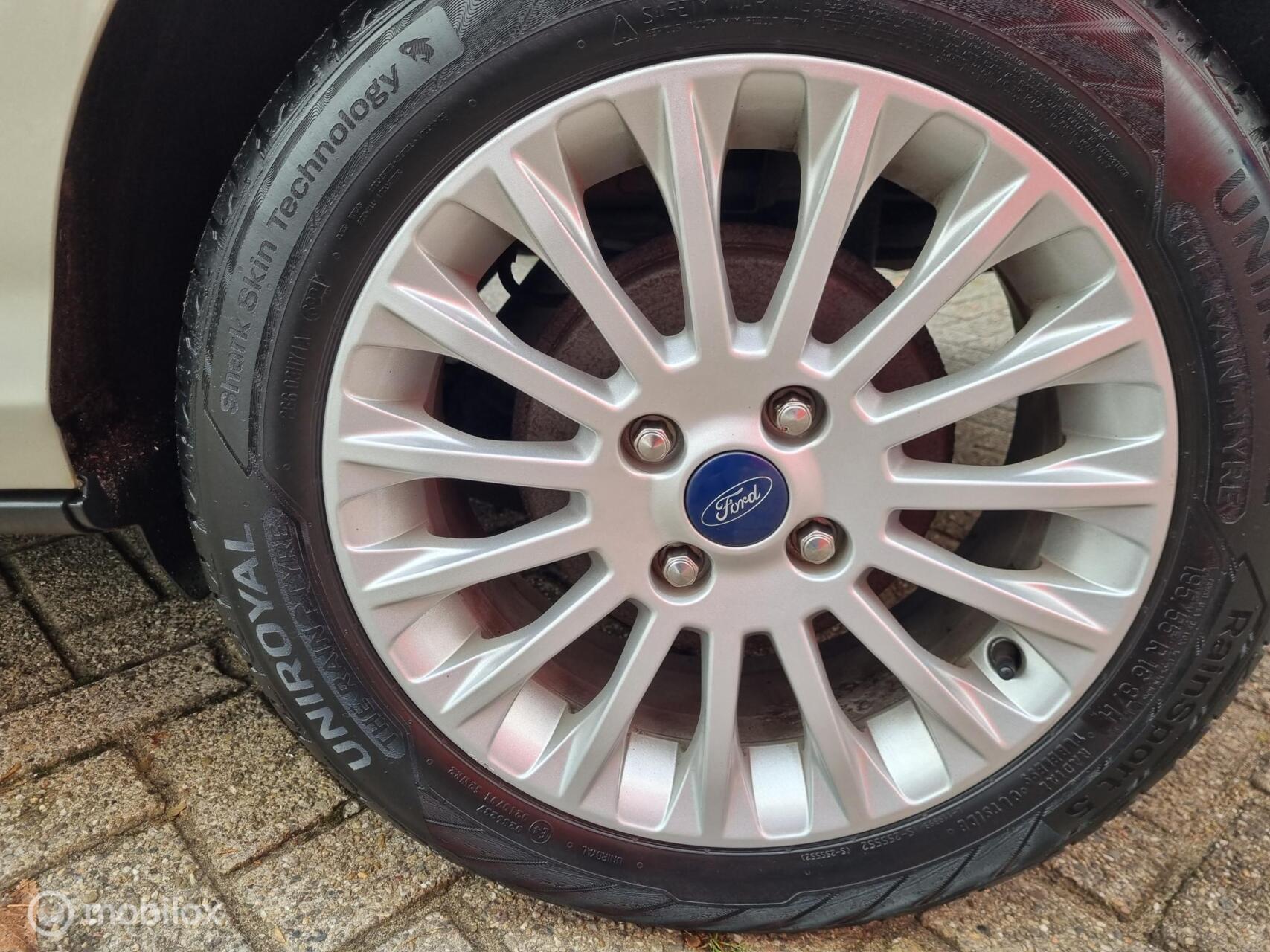 Foto van Ford B-max