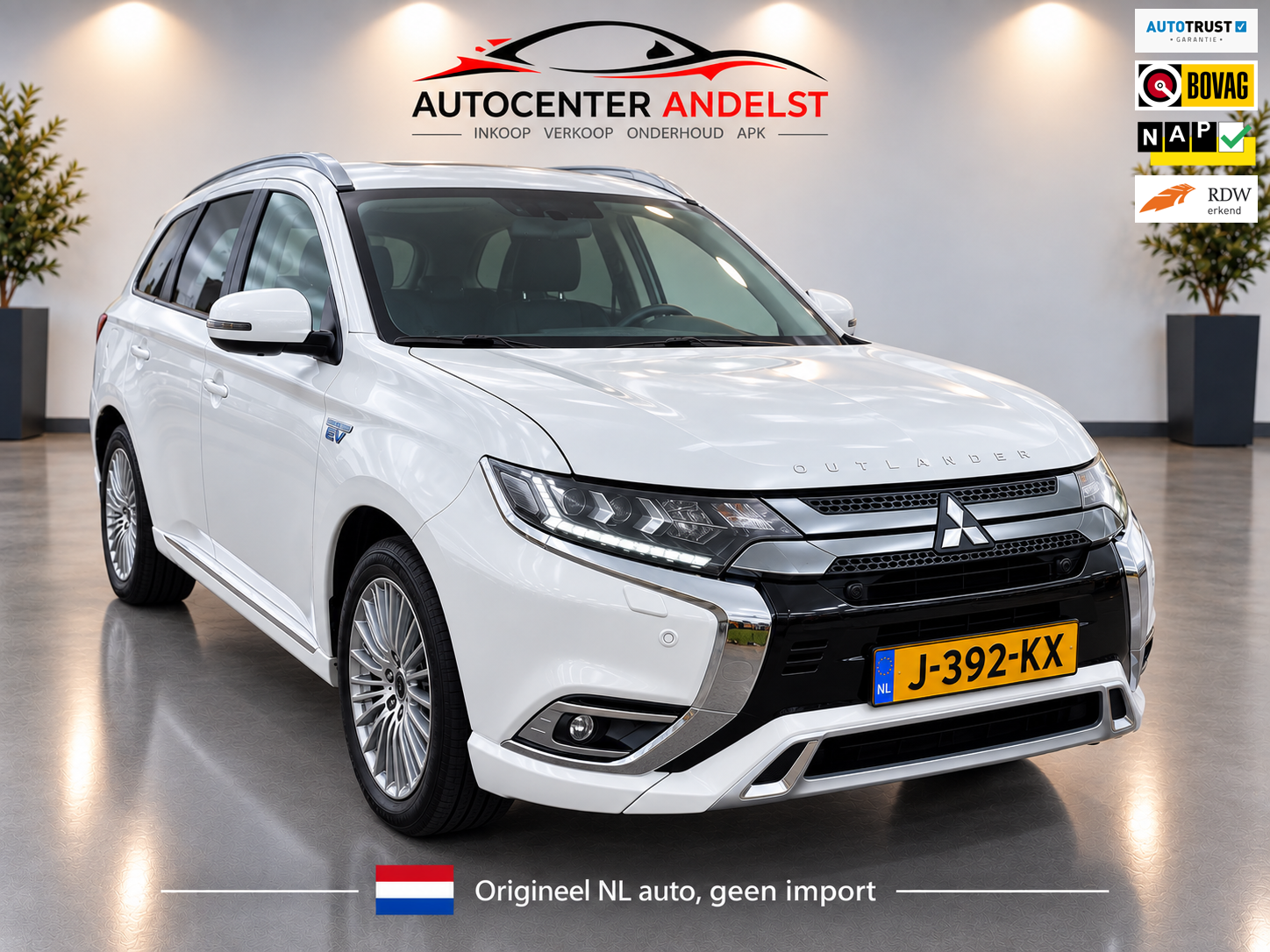 Mitsubishi Outlander 2.4 PHEV Intense, Aut, Cam, Stoelverw, Carplay, Cruise, Keyless, 1e eig afk, Geen import, Nap, Dealer oh! 2020 - voorkant
