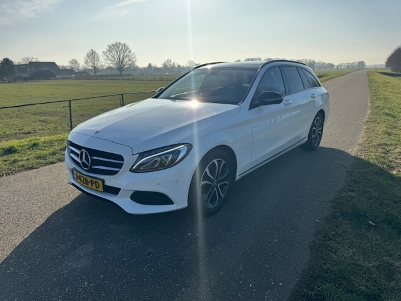 Foto van Mercedes-Benz C 200