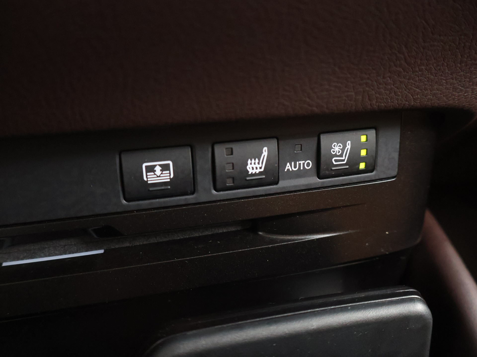 Foto van Lexus Lexus Es300h