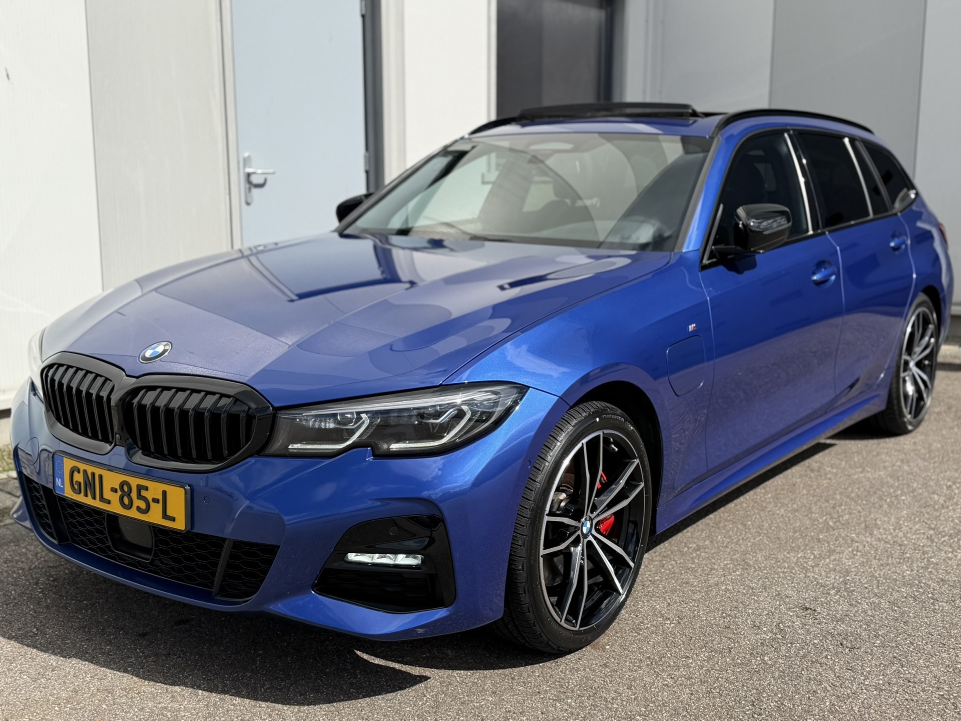 Foto van BMW 330e xDrive