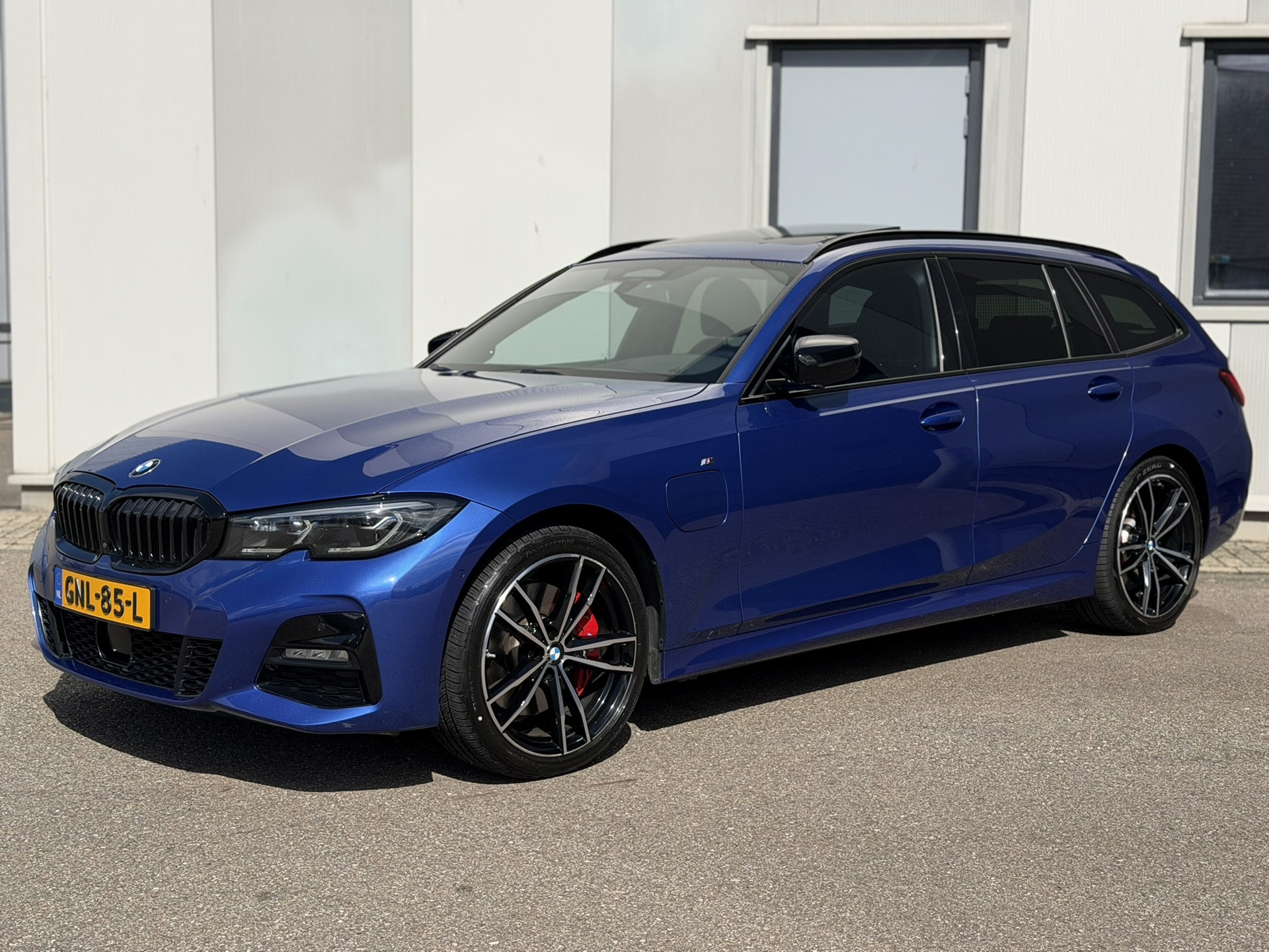 Foto van BMW 330e xDrive