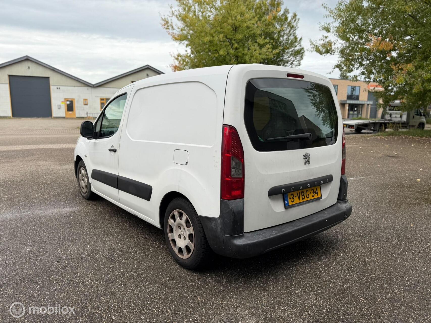 Foto van Peugeot Partner 120 L1 1.6hdif 66kw - 3pl