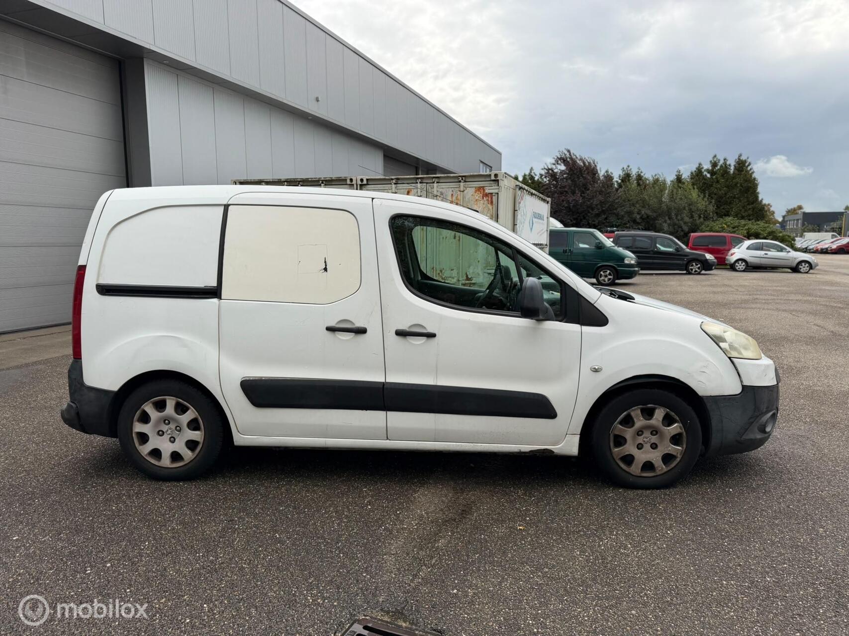Foto van Peugeot Partner 120 L1 1.6hdif 66kw - 3pl