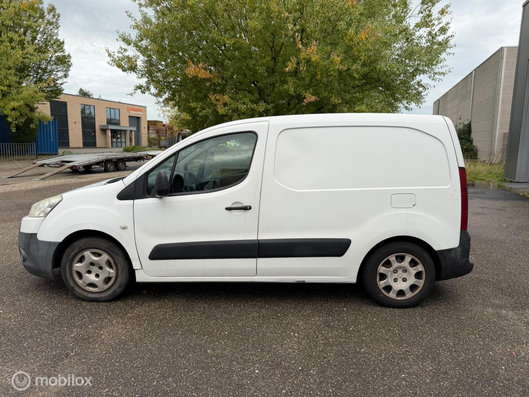Foto van Peugeot Partner 120 L1 1.6hdif 66kw - 3pl