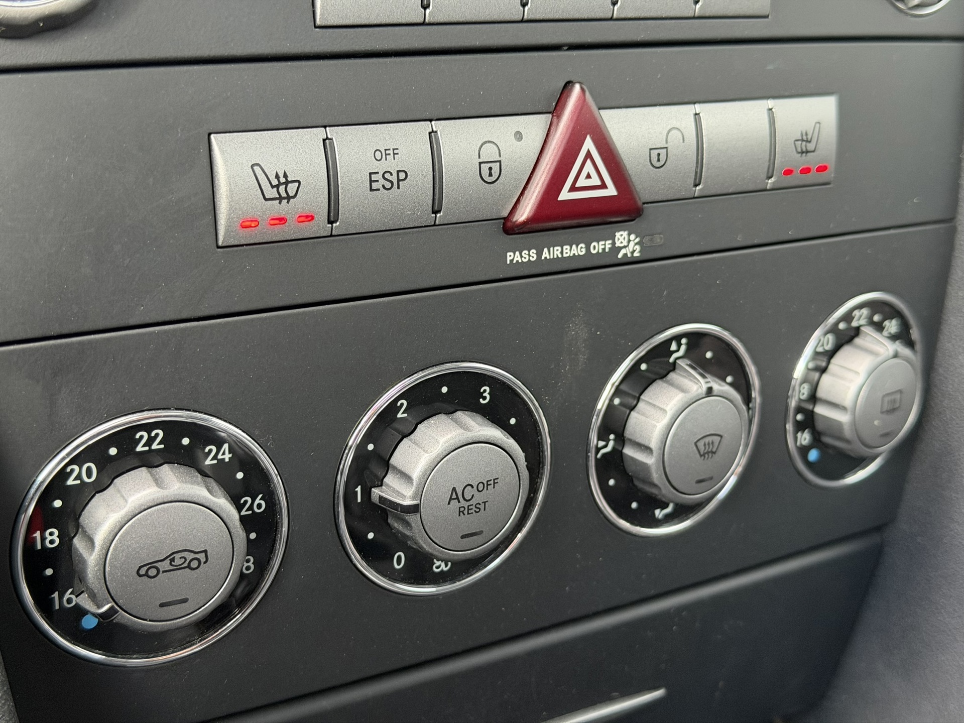 Foto van Mercedes-Benz SLK 200 Kompressor